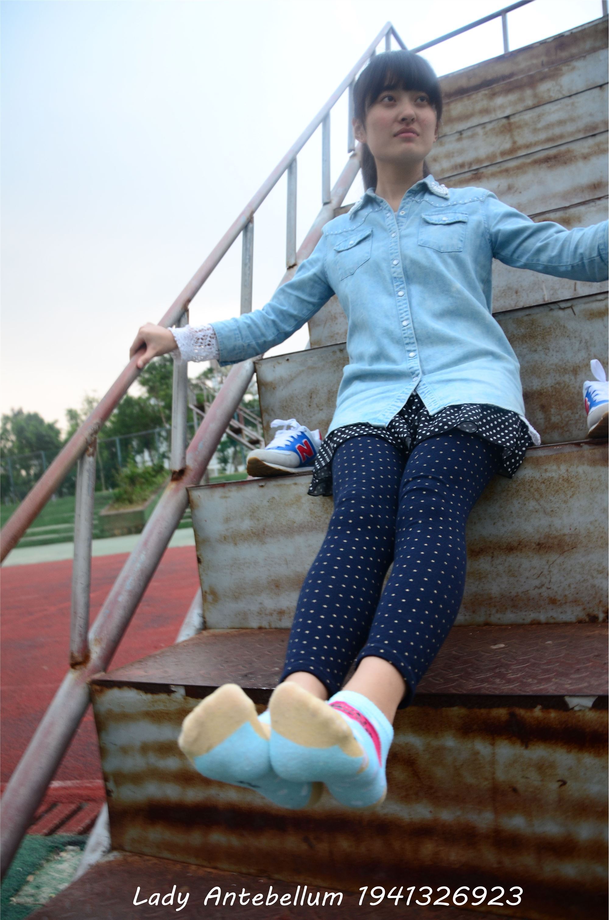 [战前女神] 恋足美腿棉袜女神级摄影套图 018