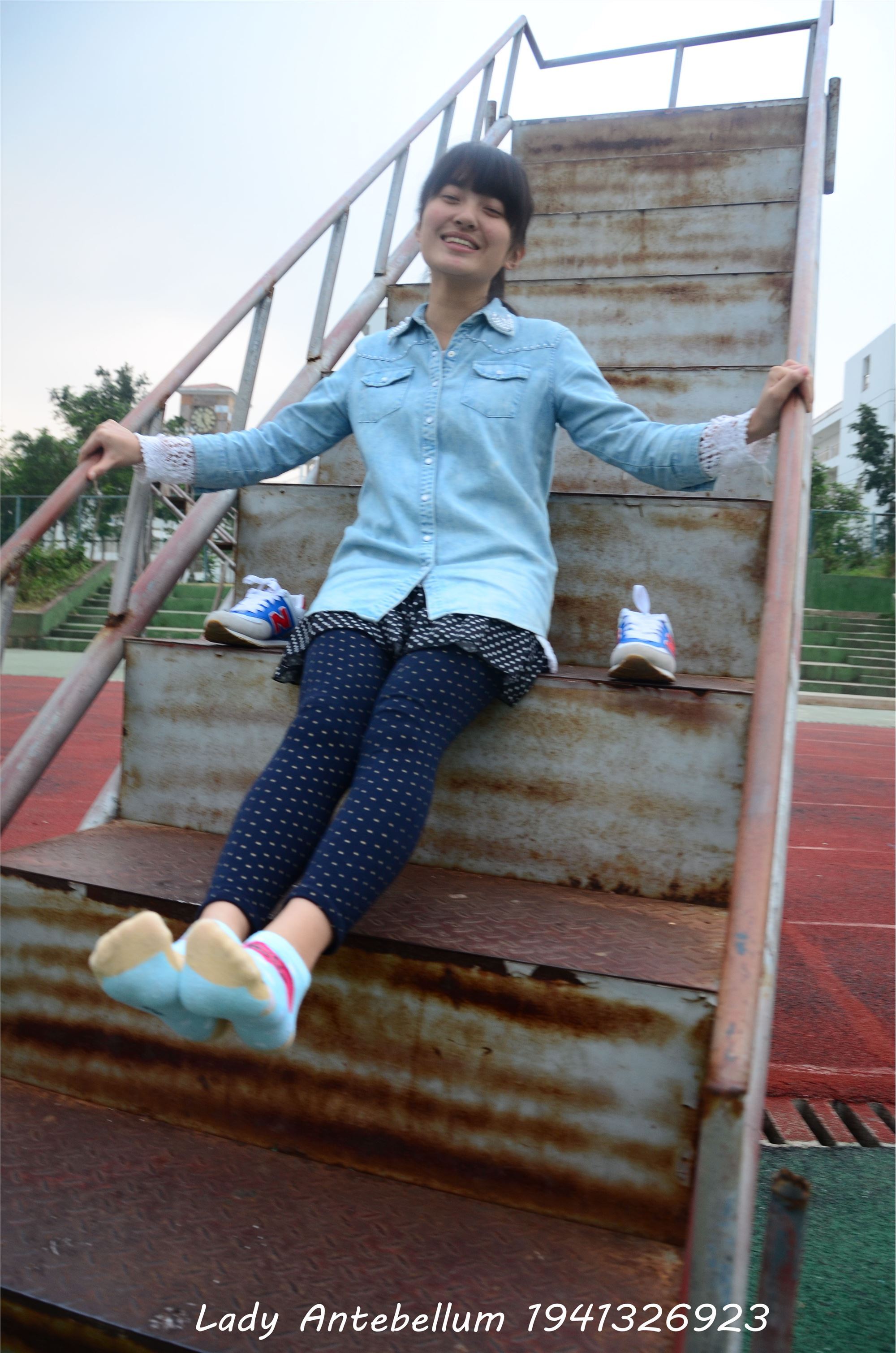 [战前女神] 恋足美腿棉袜女神级摄影套图 018