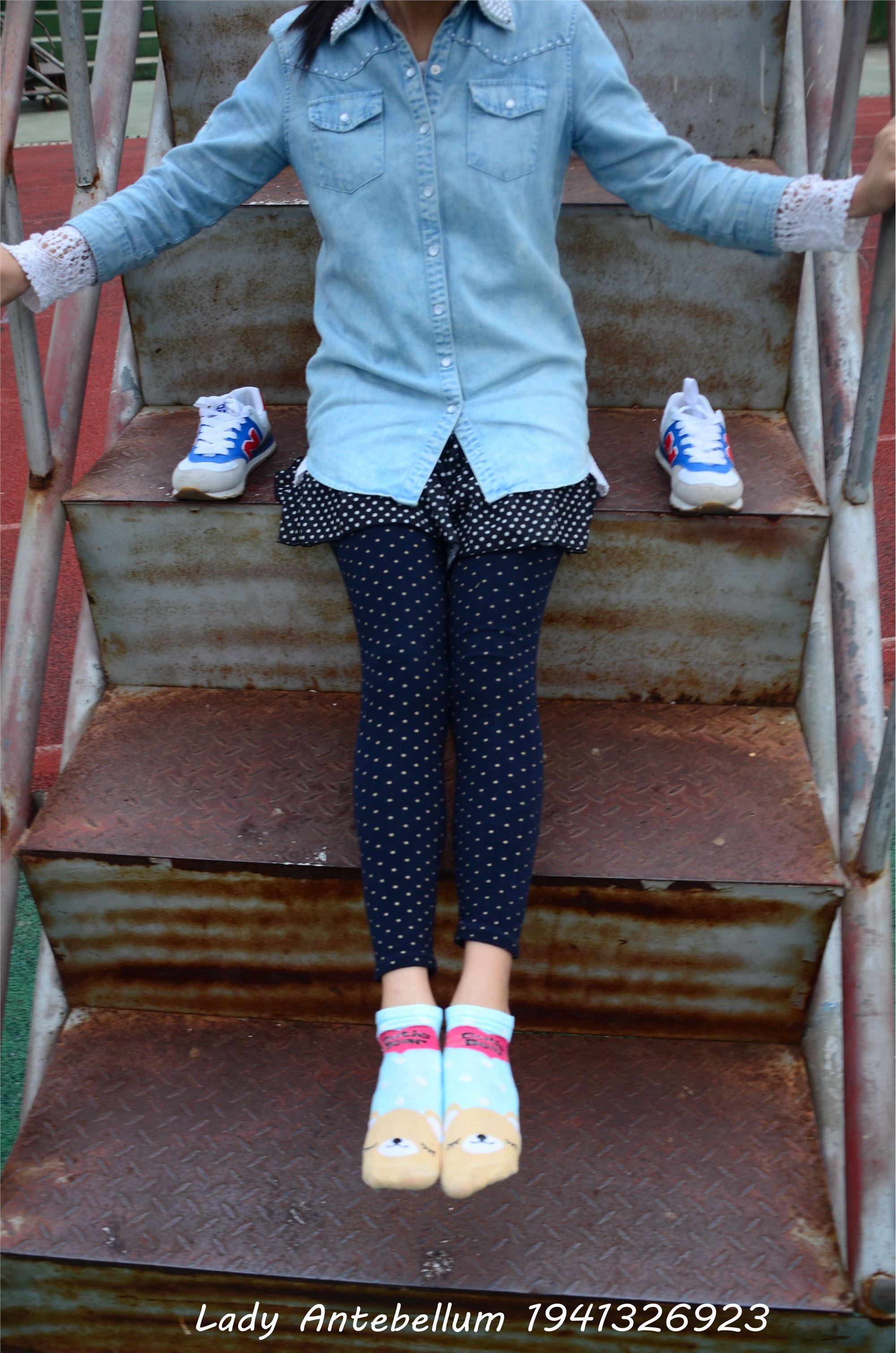 [战前女神] 恋足美腿棉袜女神级摄影套图 018