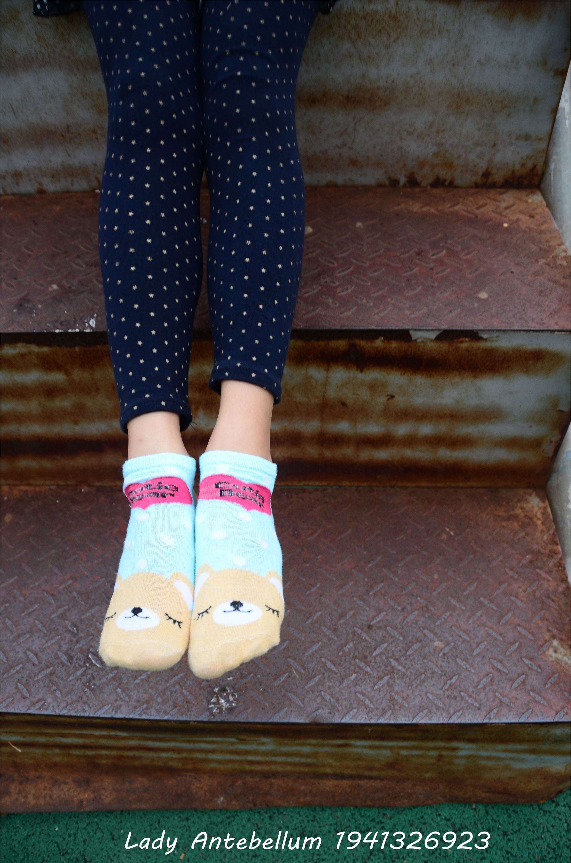 [战前女神] 恋足美腿棉袜女神级摄影套图 018