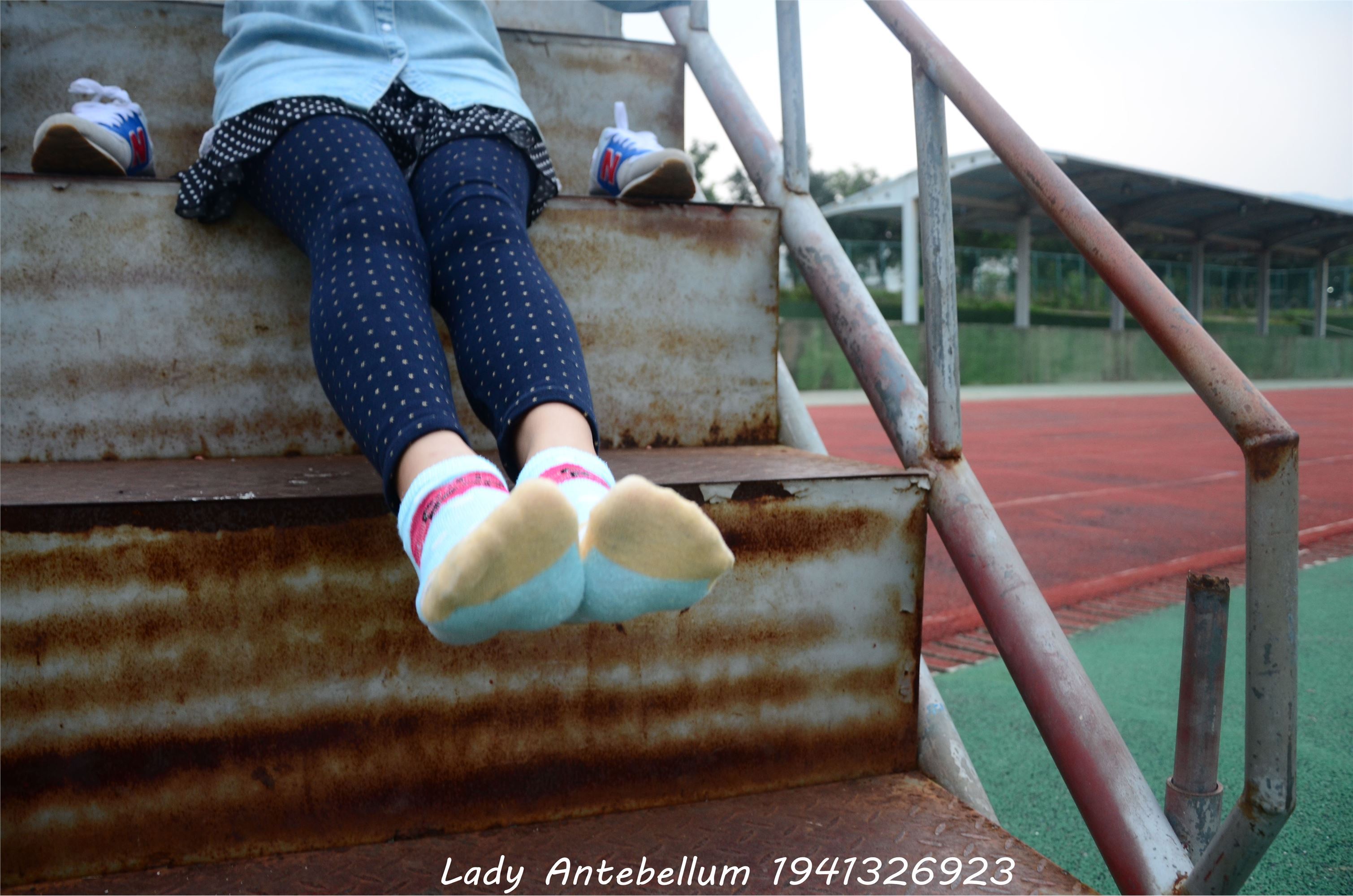 [战前女神] 恋足美腿棉袜女神级摄影套图 018