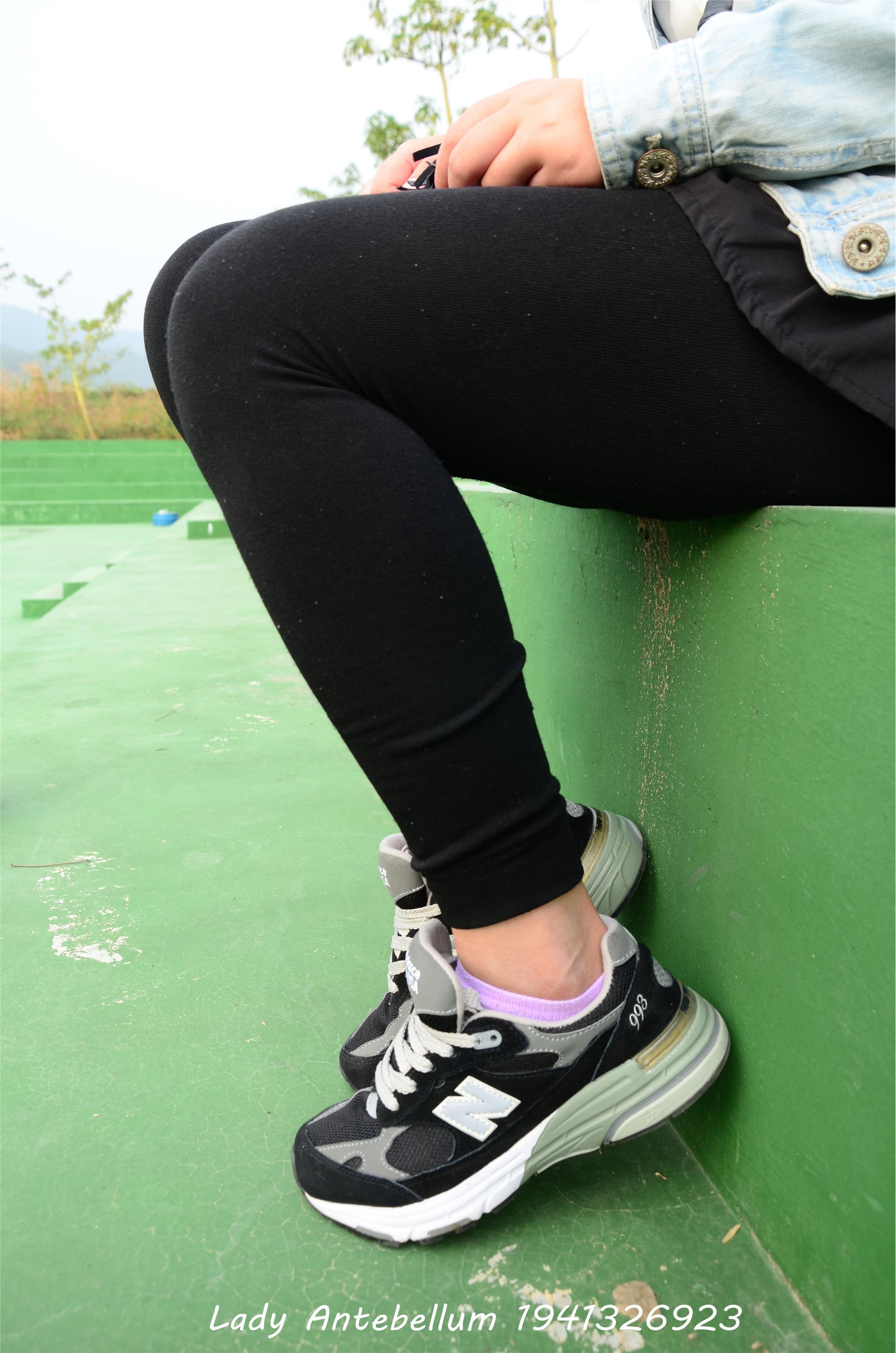 [战前女神] 恋足美腿棉袜女神级摄影套图 019