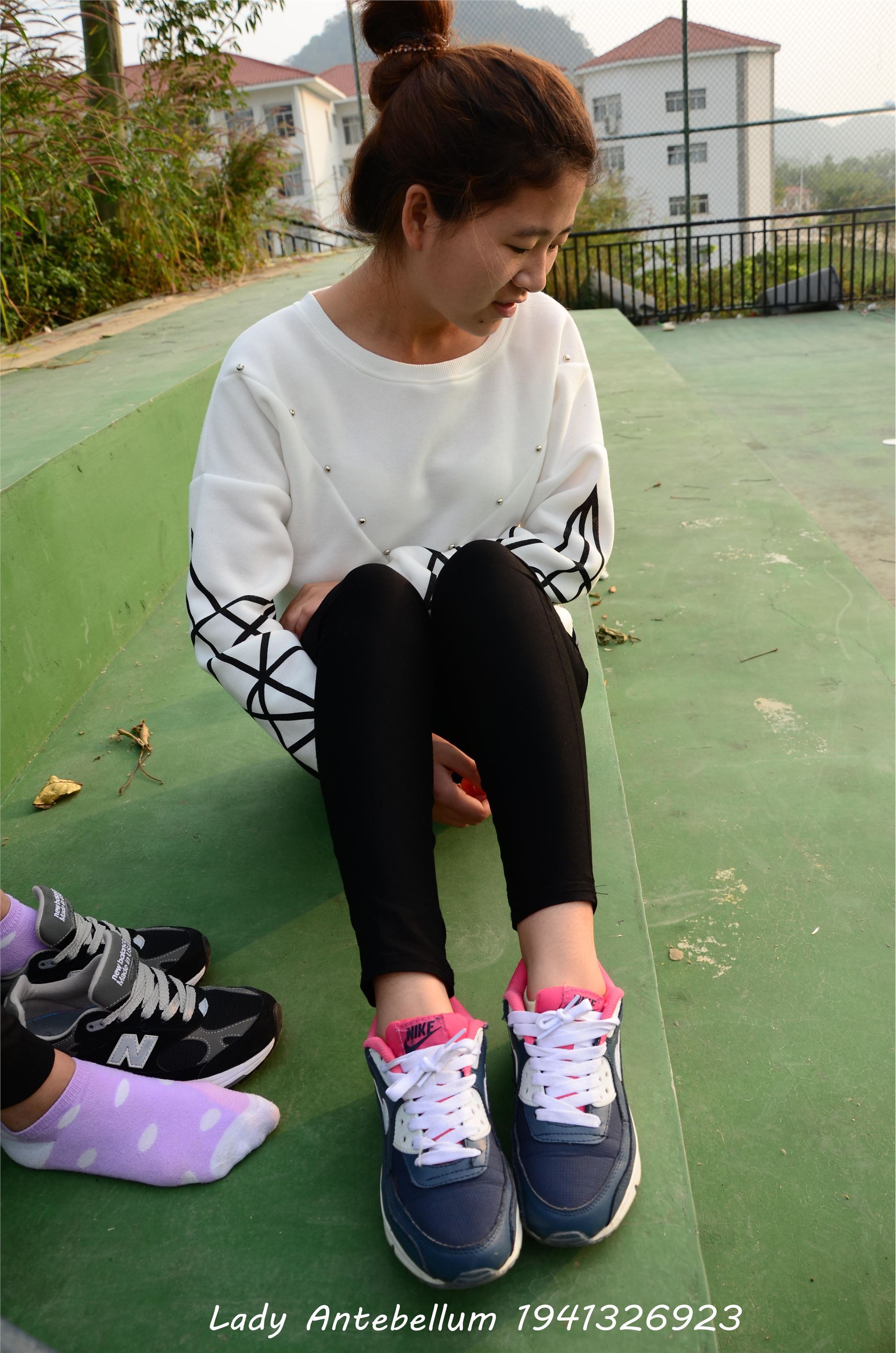 [战前女神] 恋足美腿棉袜女神级摄影套图 019