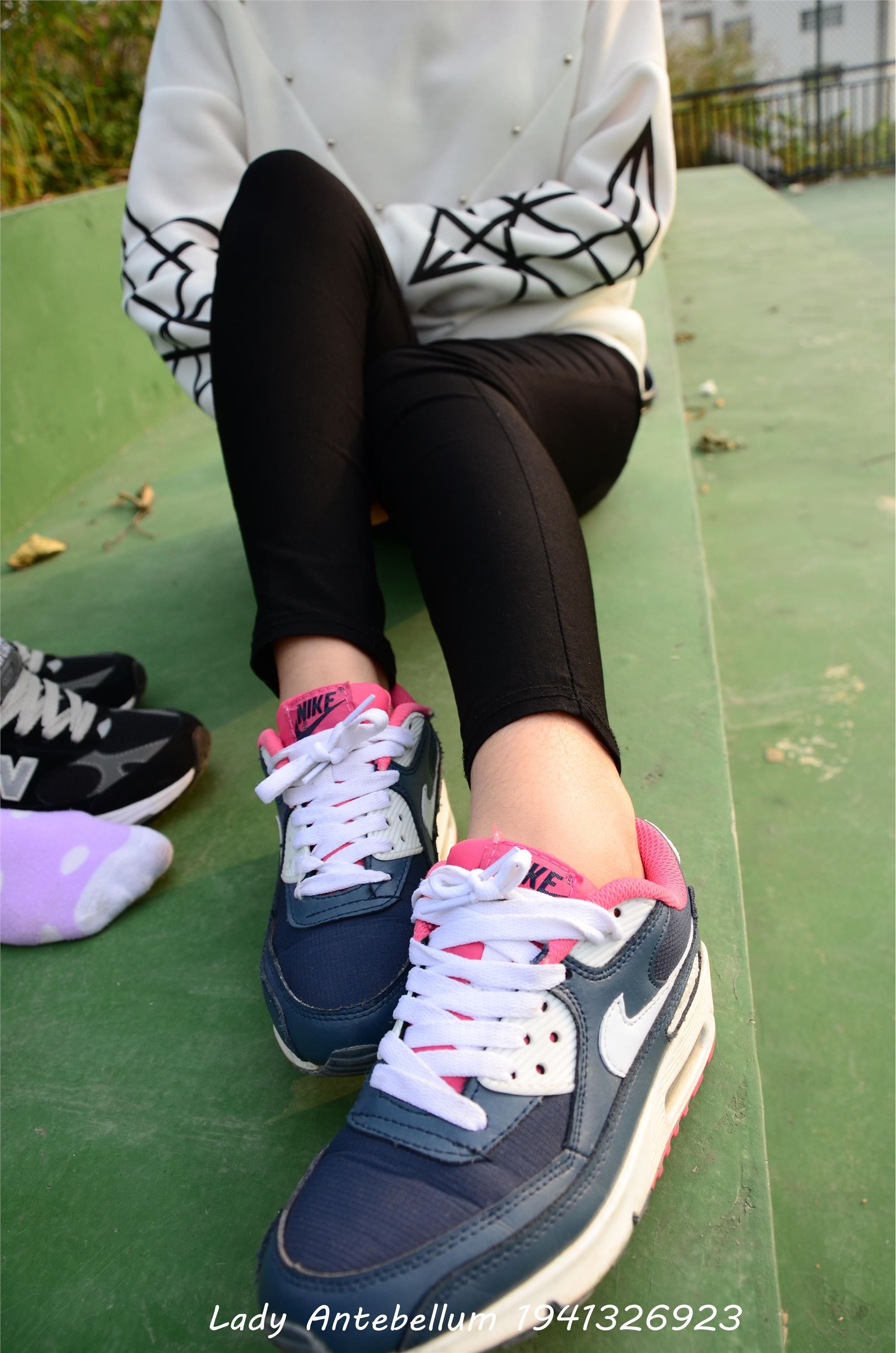 [战前女神] 恋足美腿棉袜女神级摄影套图 019