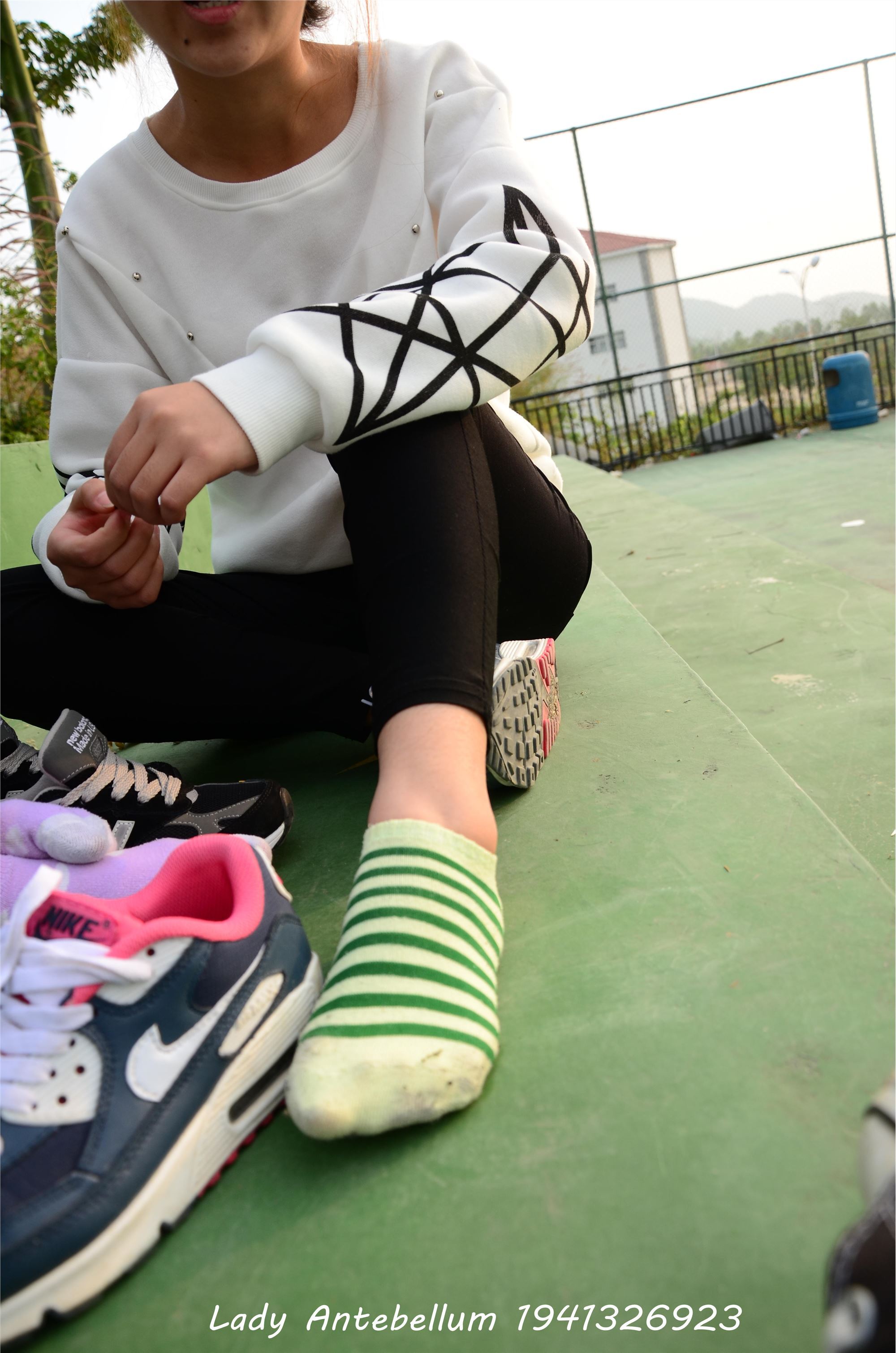 [战前女神] 恋足美腿棉袜女神级摄影套图 019