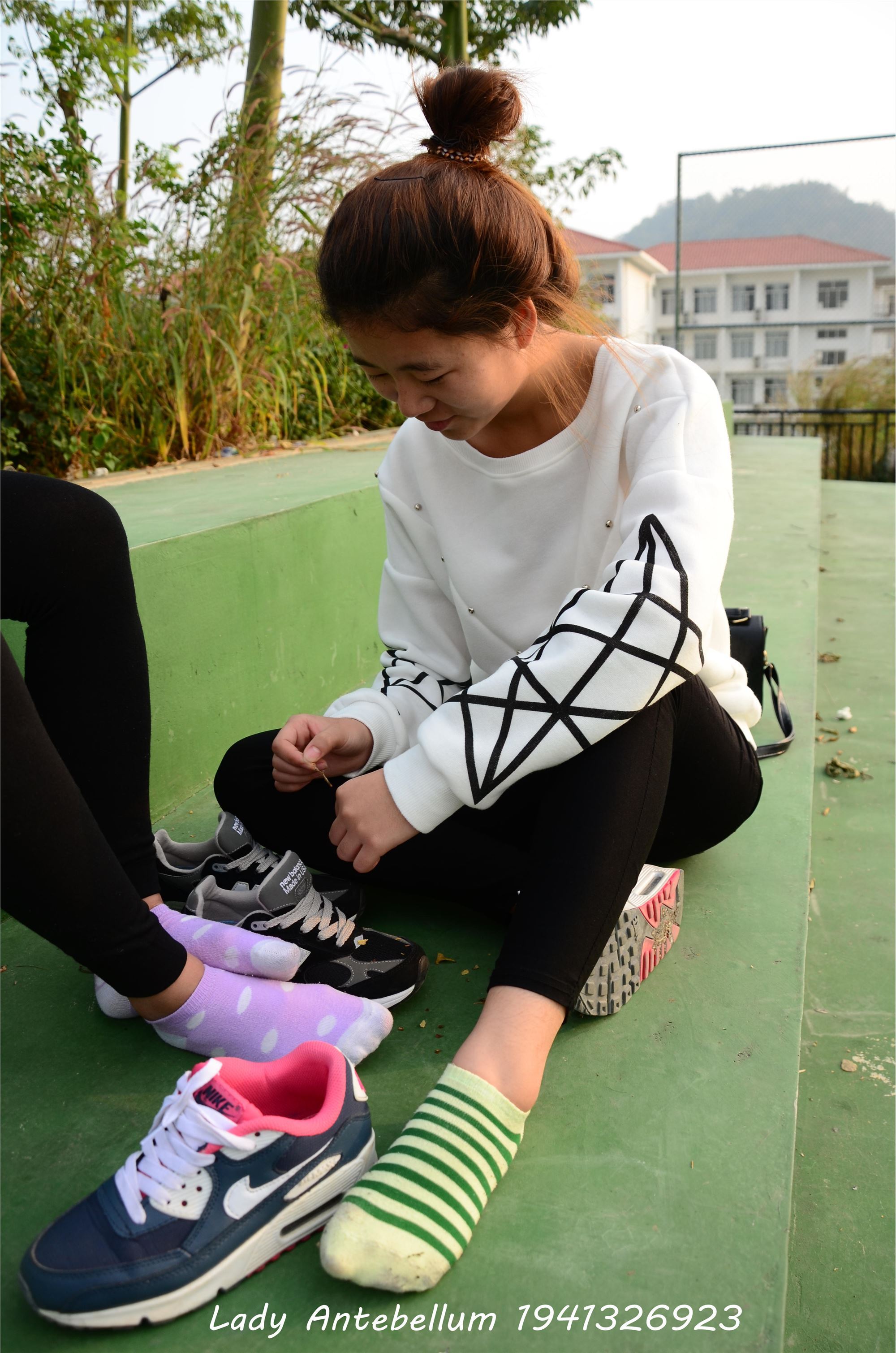 [战前女神] 恋足美腿棉袜女神级摄影套图 019