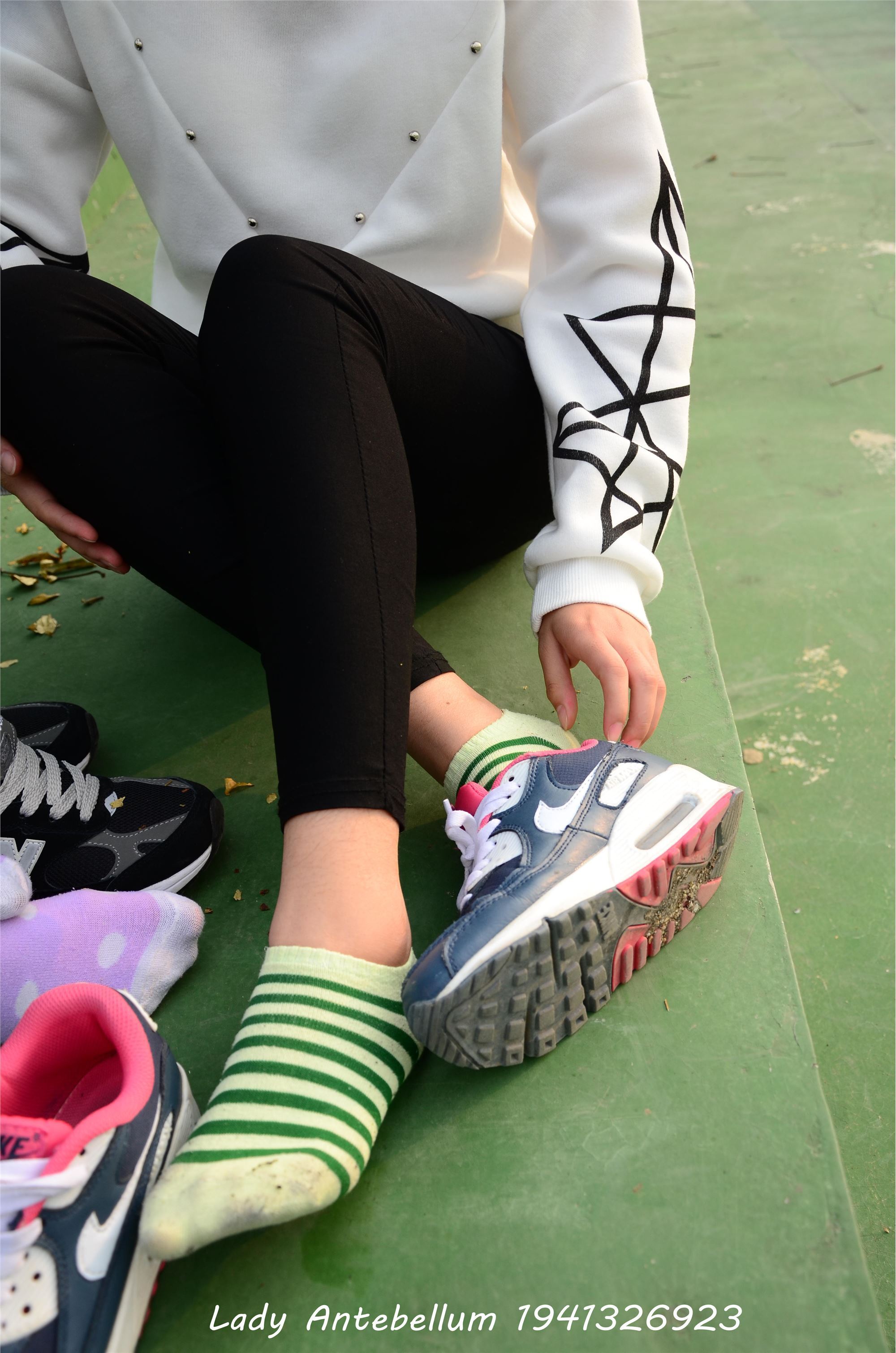 [战前女神] 恋足美腿棉袜女神级摄影套图 019