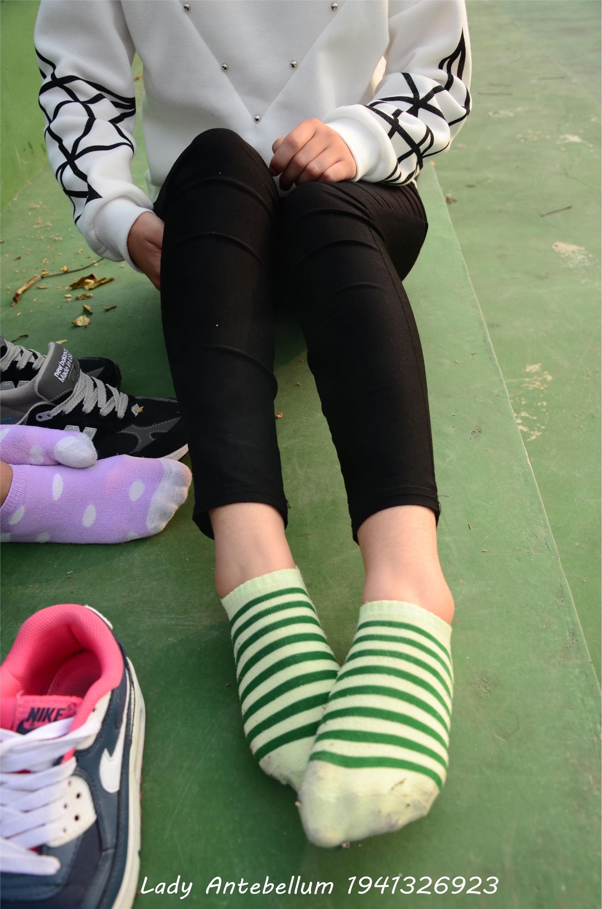 [战前女神] 恋足美腿棉袜女神级摄影套图 019