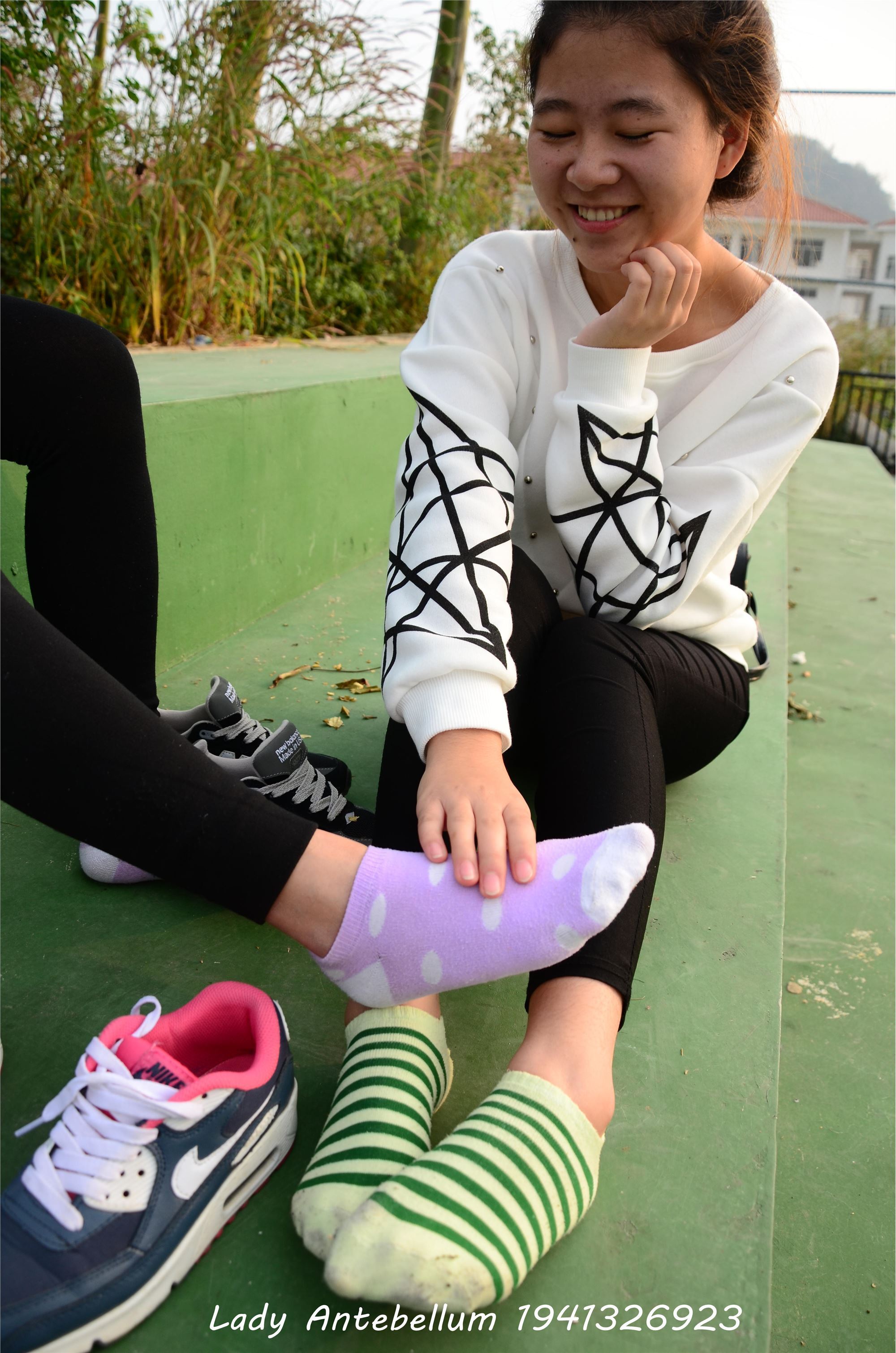 [战前女神] 恋足美腿棉袜女神级摄影套图 019