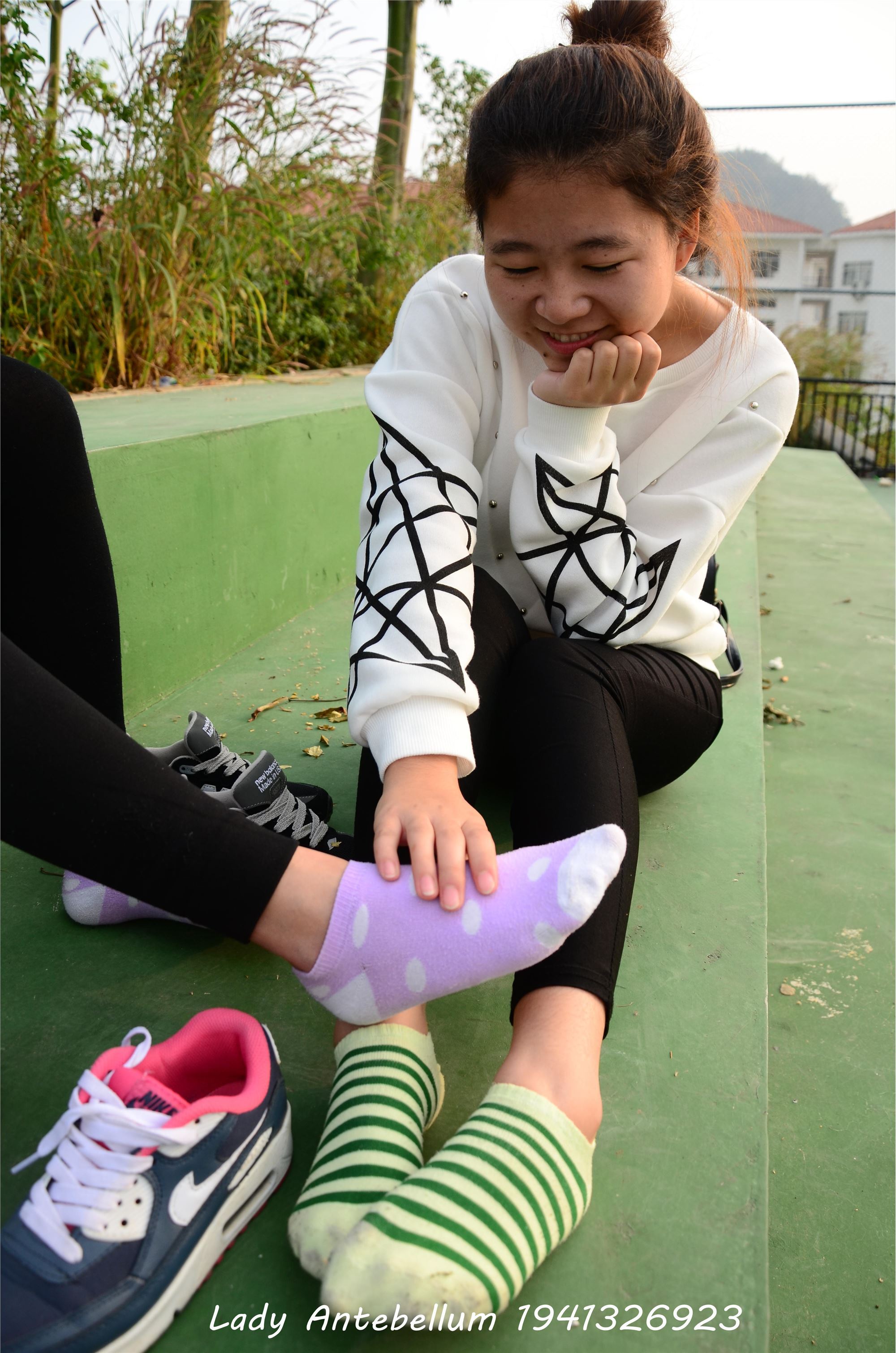 [战前女神] 恋足美腿棉袜女神级摄影套图 019