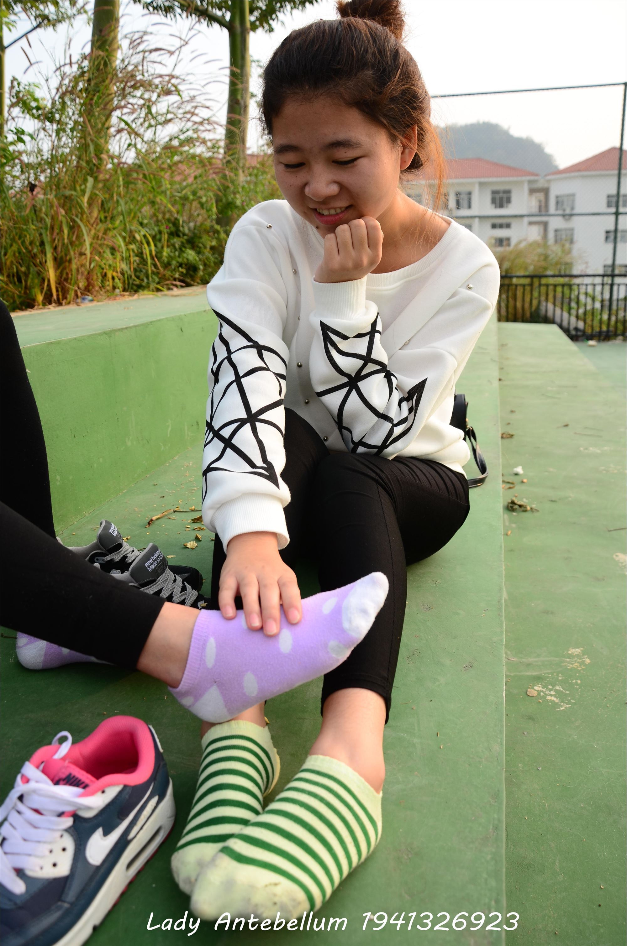 [战前女神] 恋足美腿棉袜女神级摄影套图 019