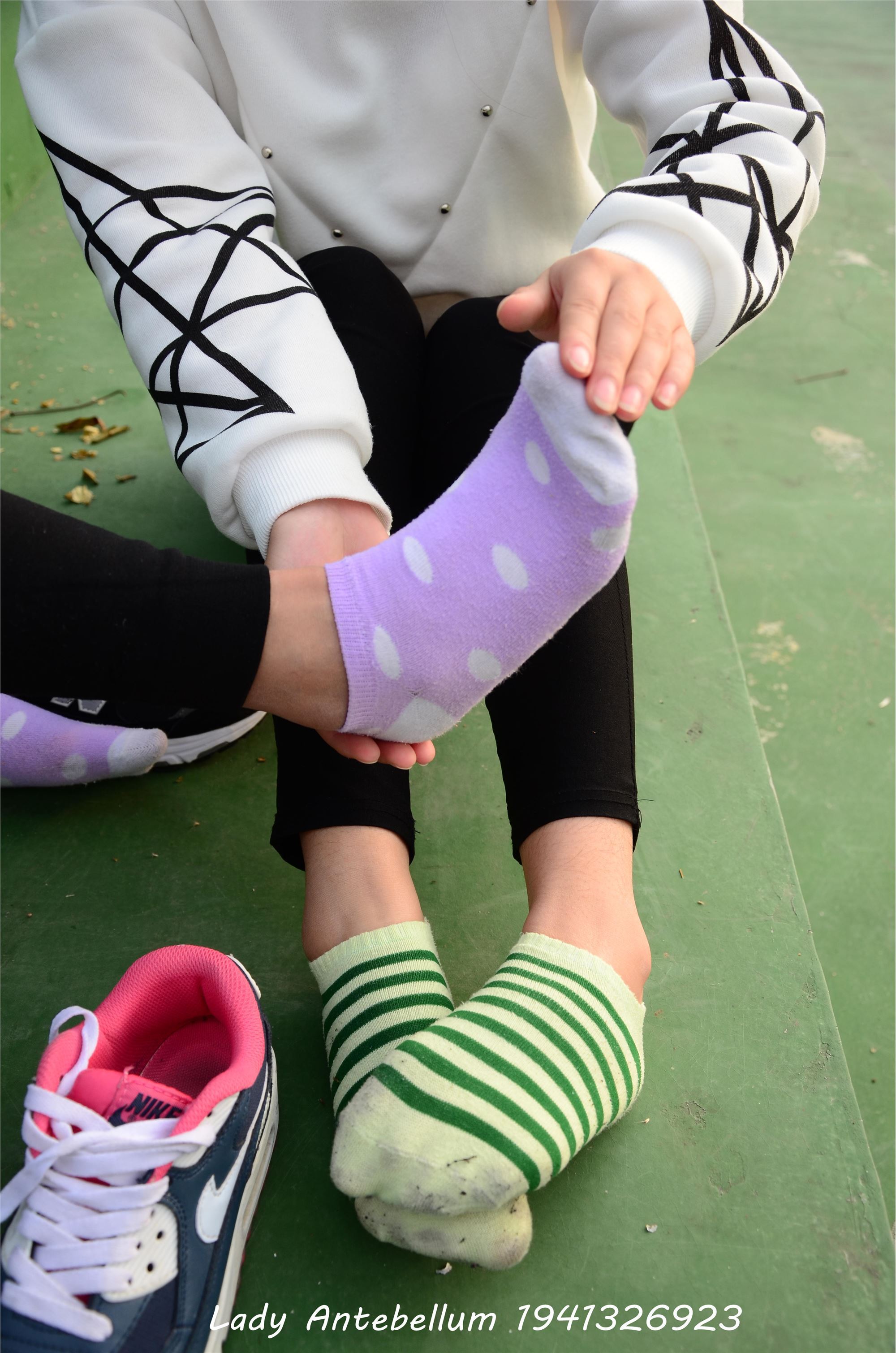 [战前女神] 恋足美腿棉袜女神级摄影套图 019