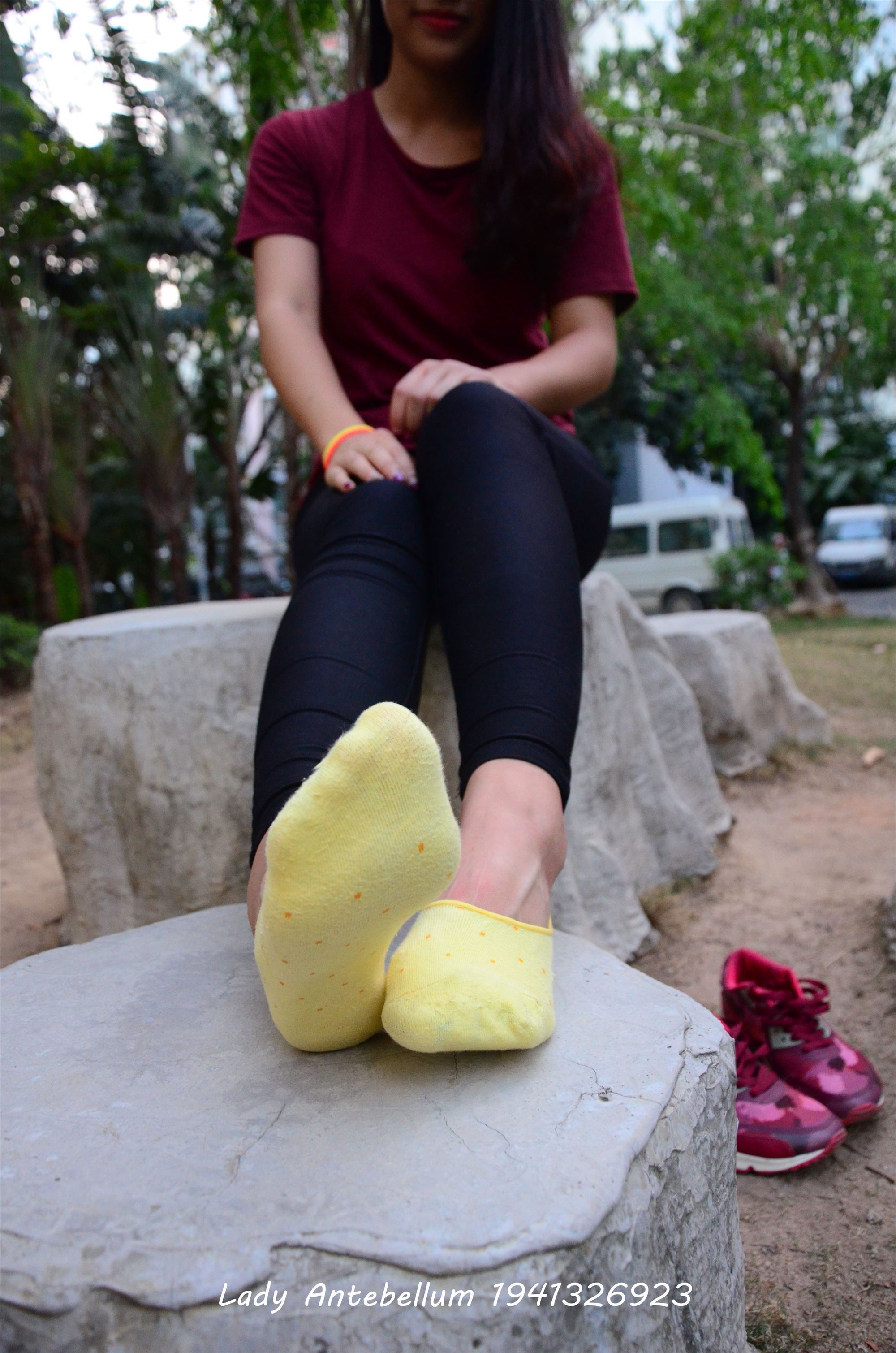 [战前女神] 恋足美腿棉袜女神级摄影套图 020