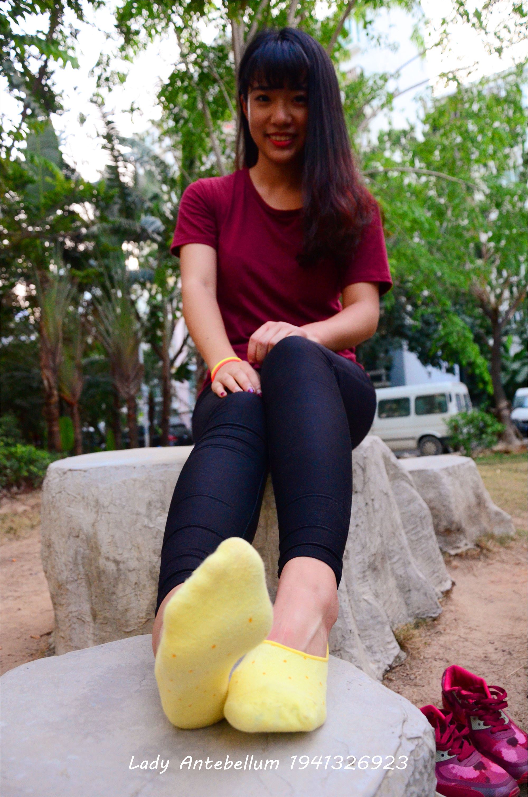 [战前女神] 恋足美腿棉袜女神级摄影套图 020