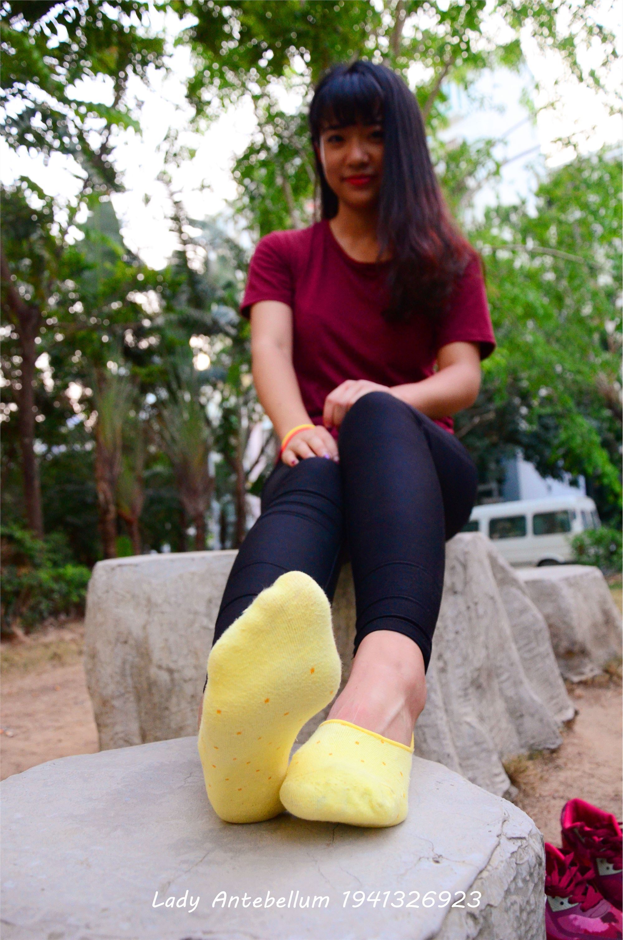 [战前女神] 恋足美腿棉袜女神级摄影套图 020