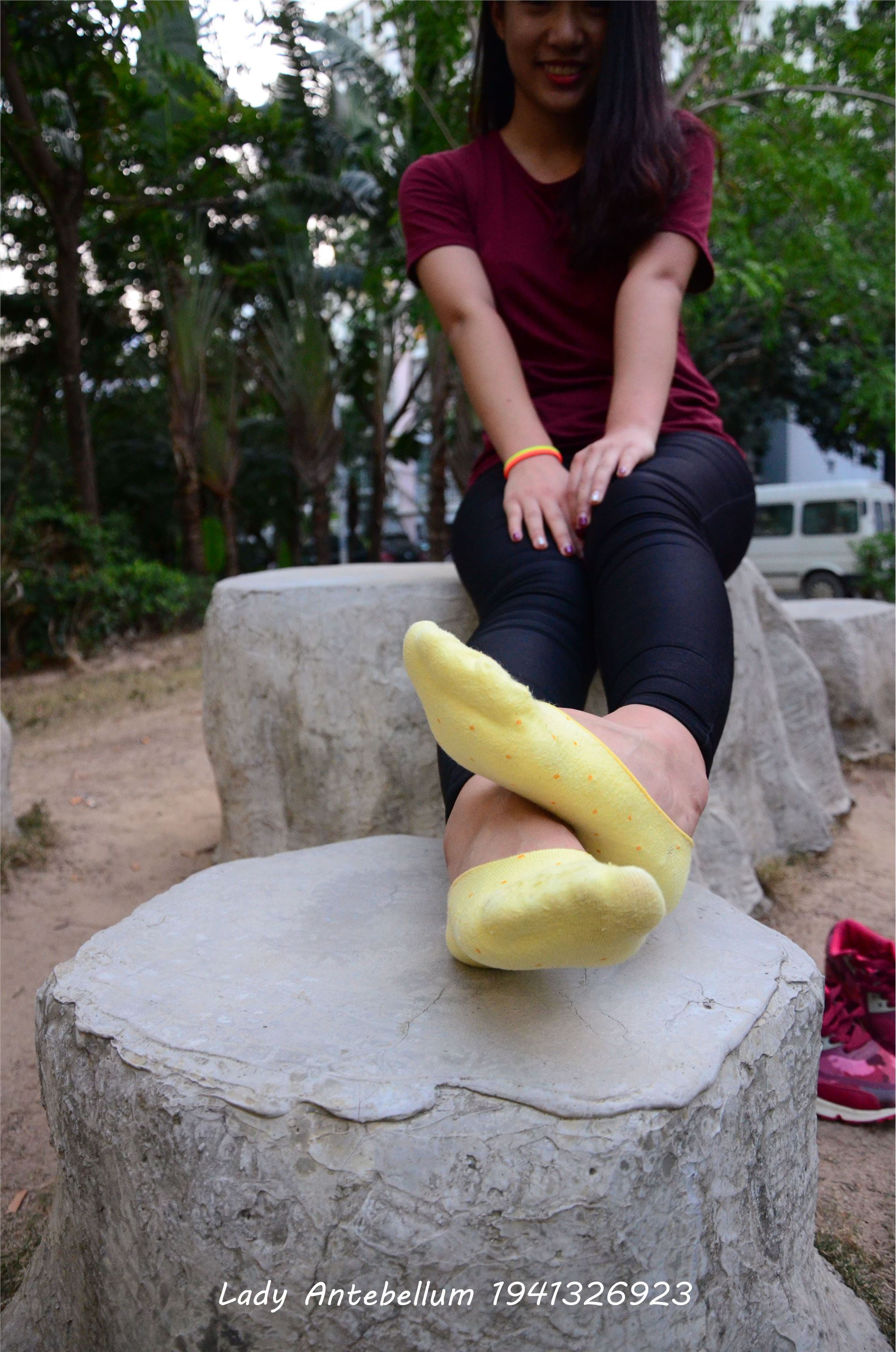 [战前女神] 恋足美腿棉袜女神级摄影套图 020