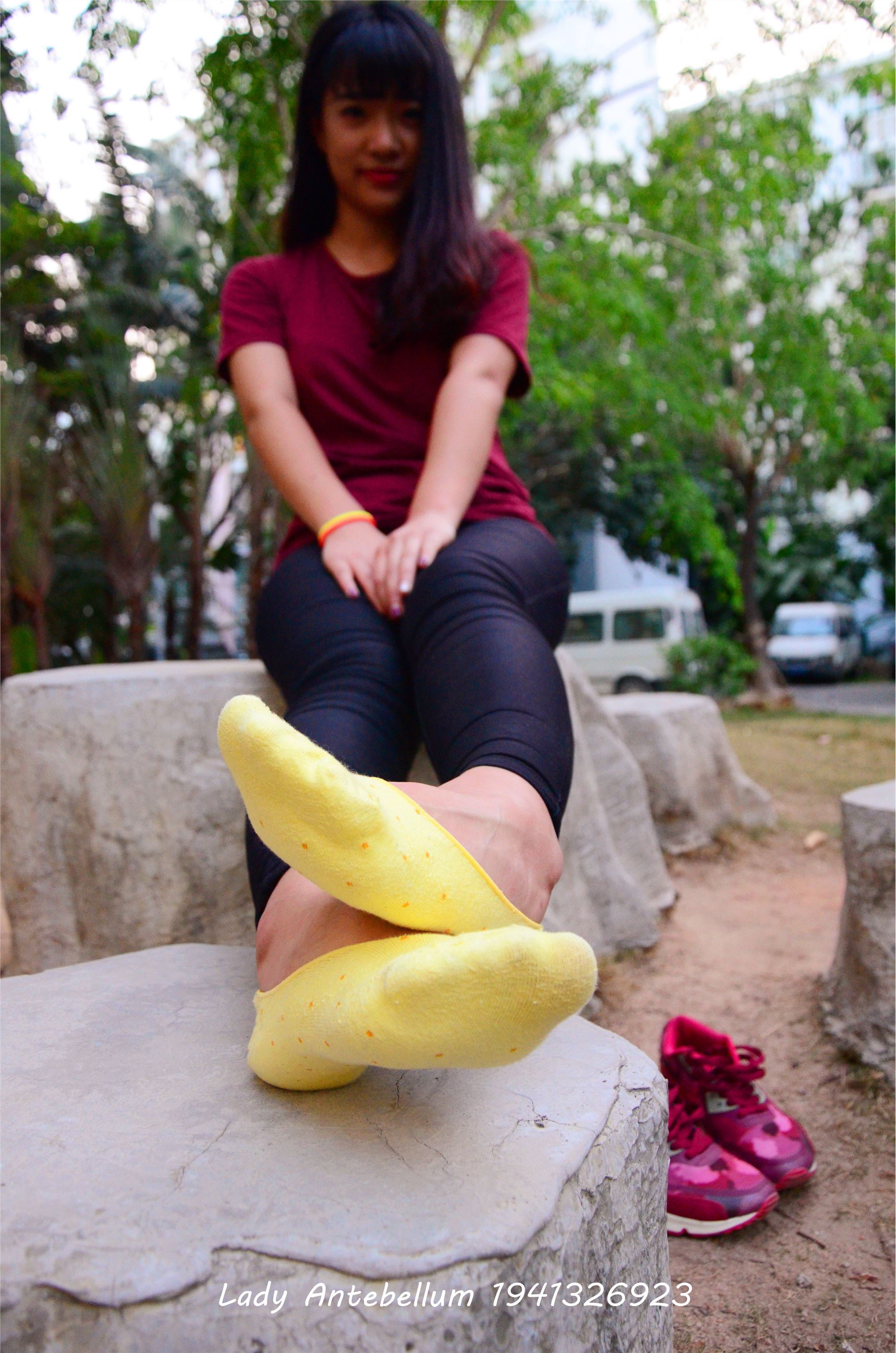 [战前女神] 恋足美腿棉袜女神级摄影套图 020