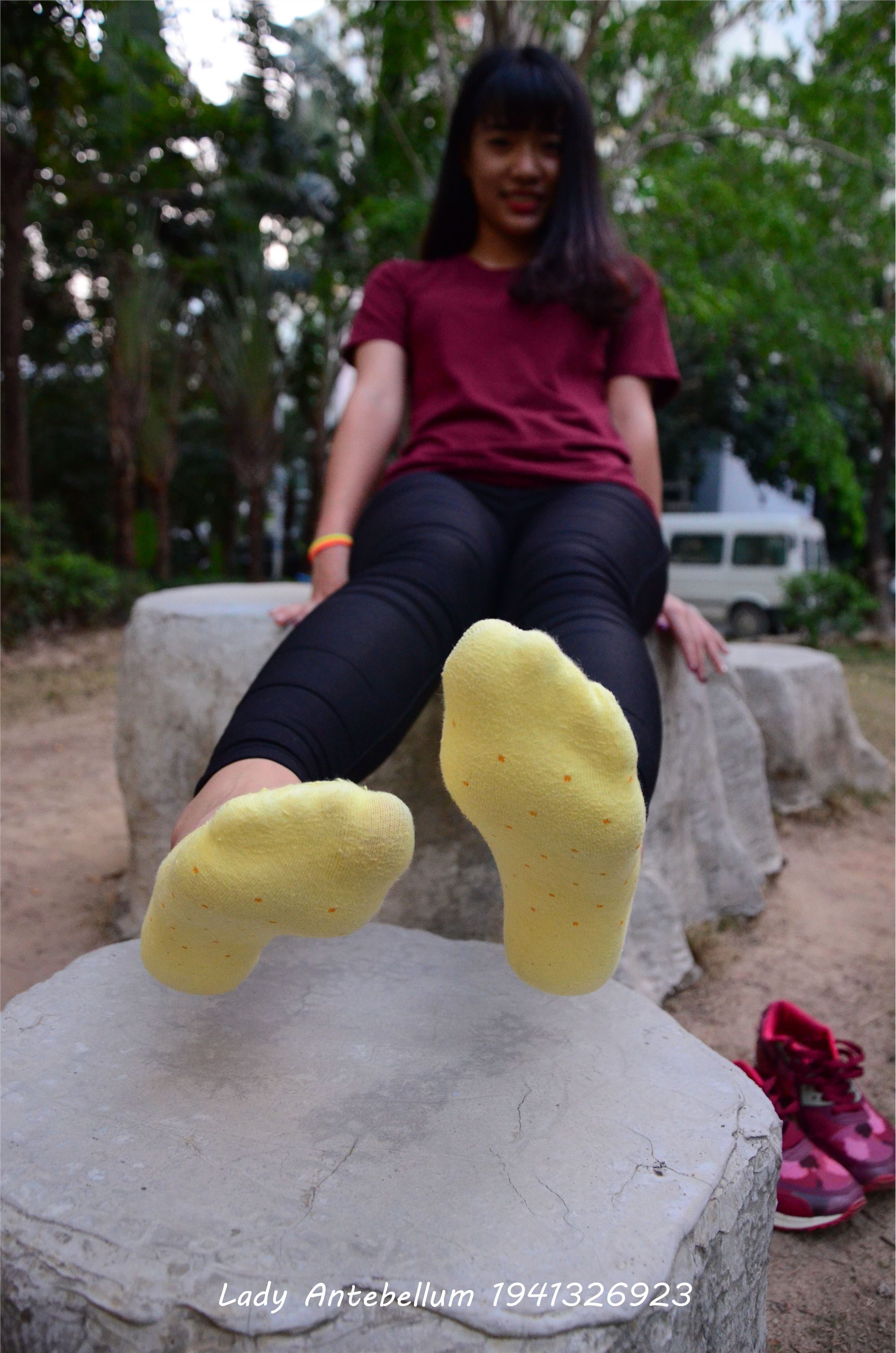 [战前女神] 恋足美腿棉袜女神级摄影套图 020