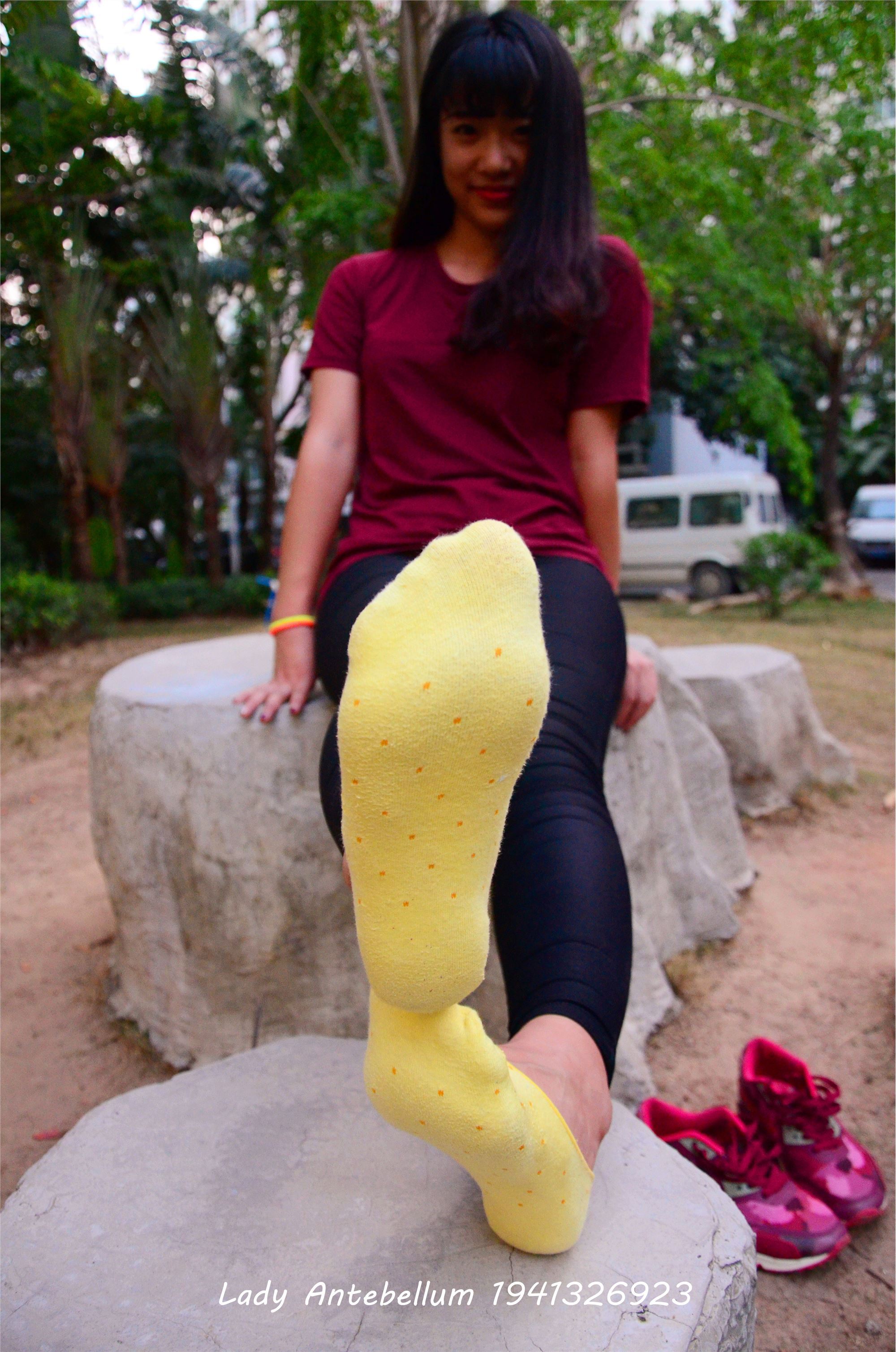 [战前女神] 恋足美腿棉袜女神级摄影套图 020