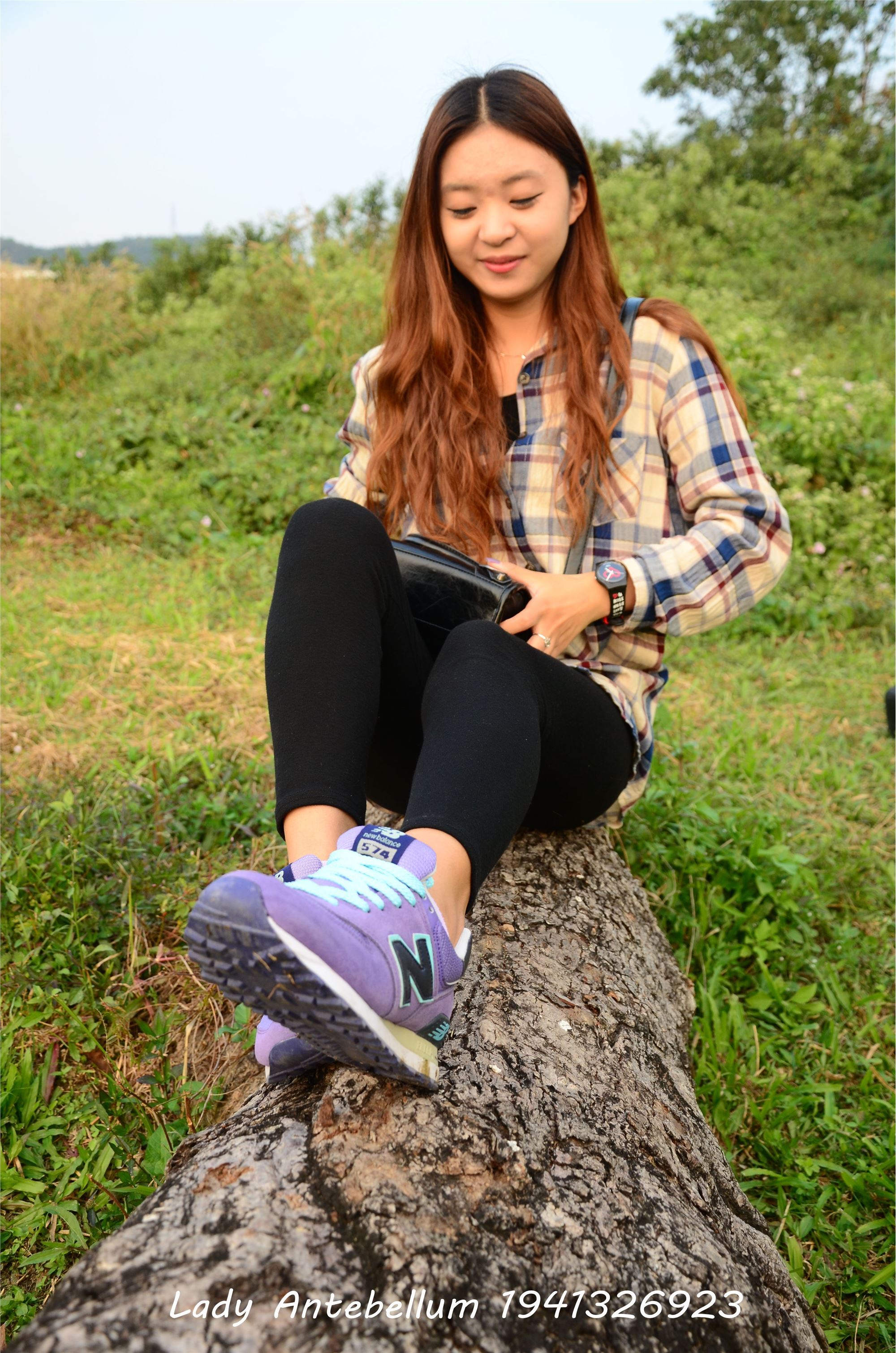 [战前女神] 恋足美腿棉袜女神级摄影套图 021