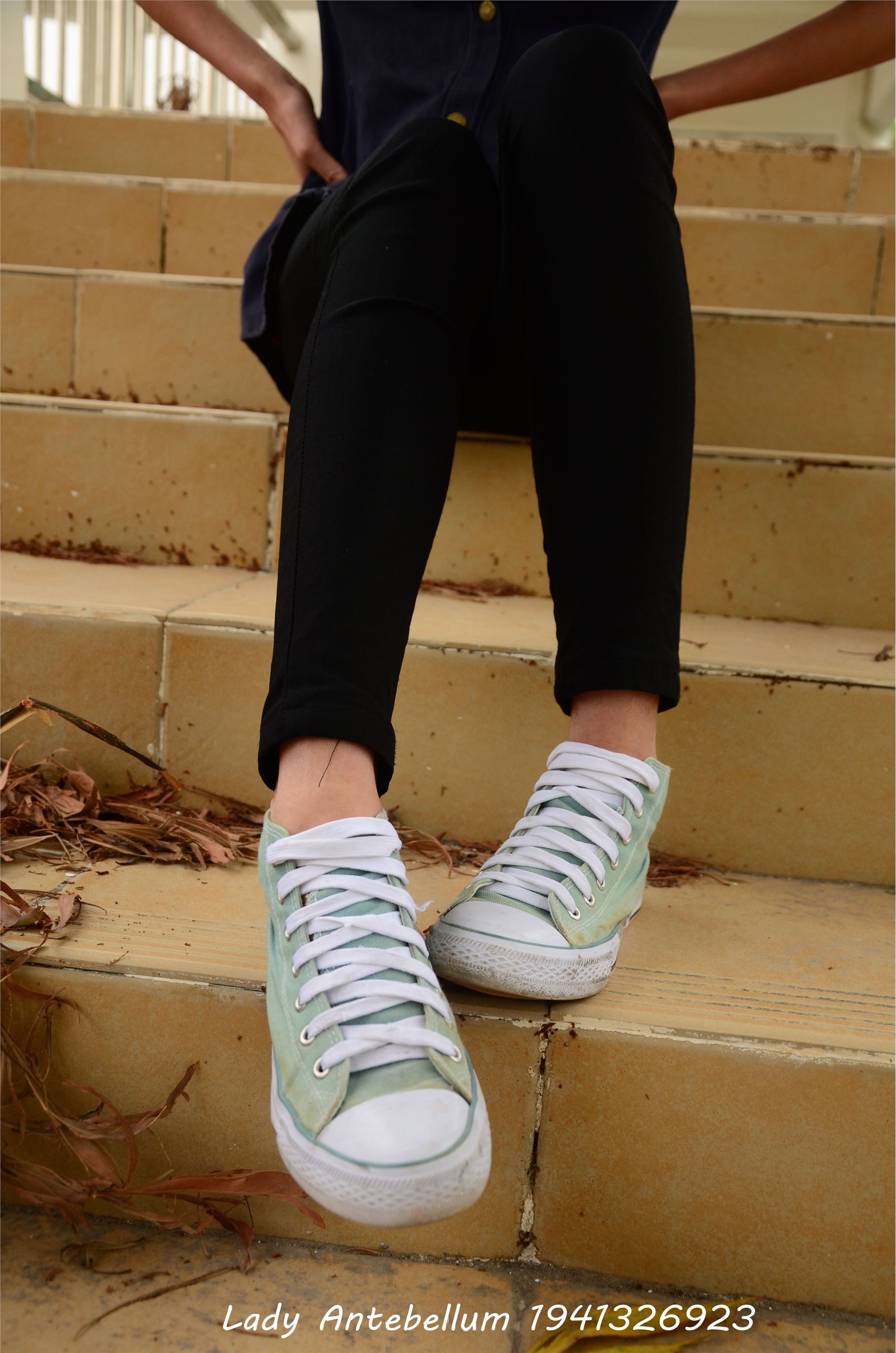 [战前女神] 恋足美腿棉袜女神级摄影套图 022