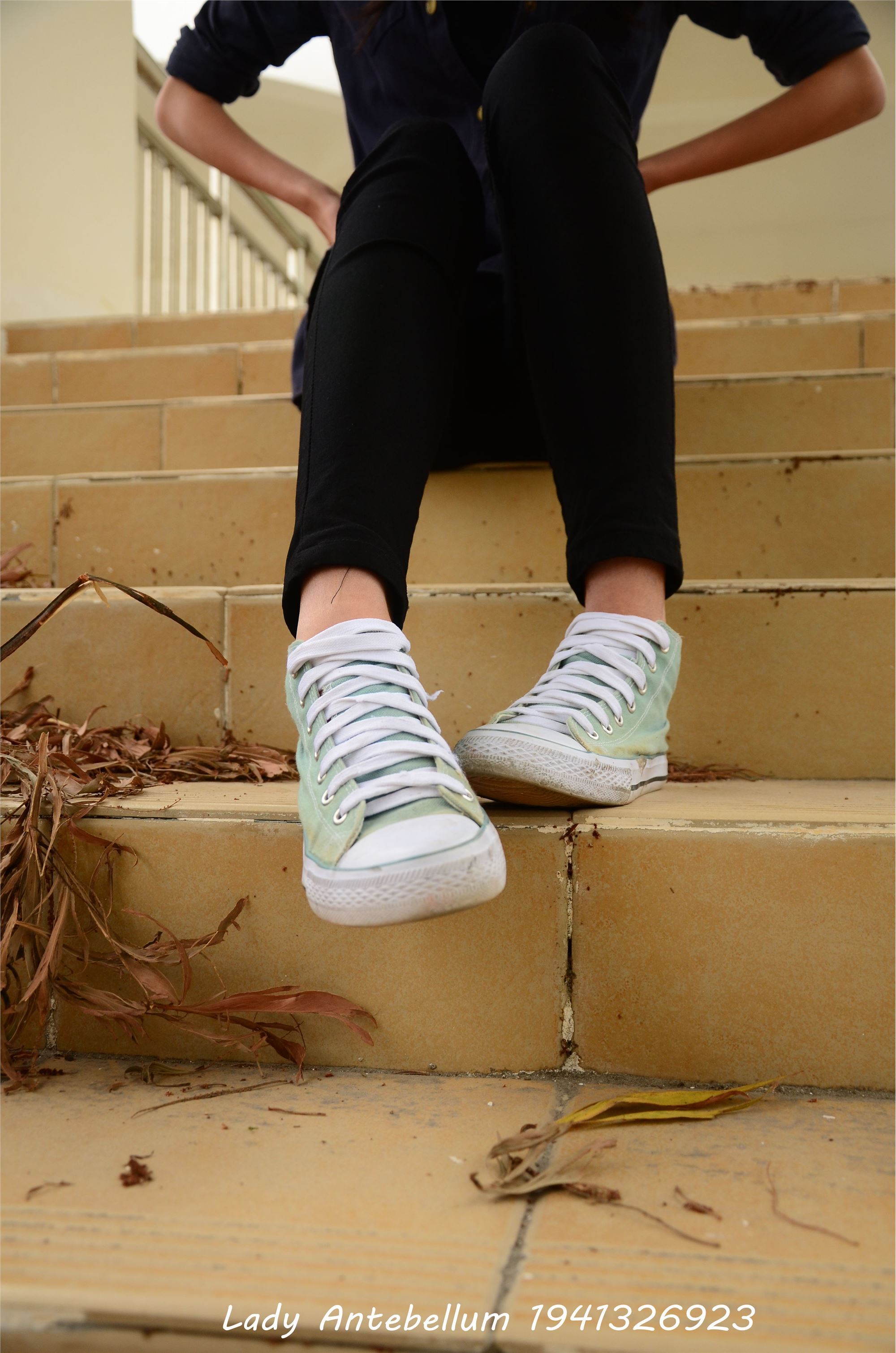 [战前女神] 恋足美腿棉袜女神级摄影套图 022