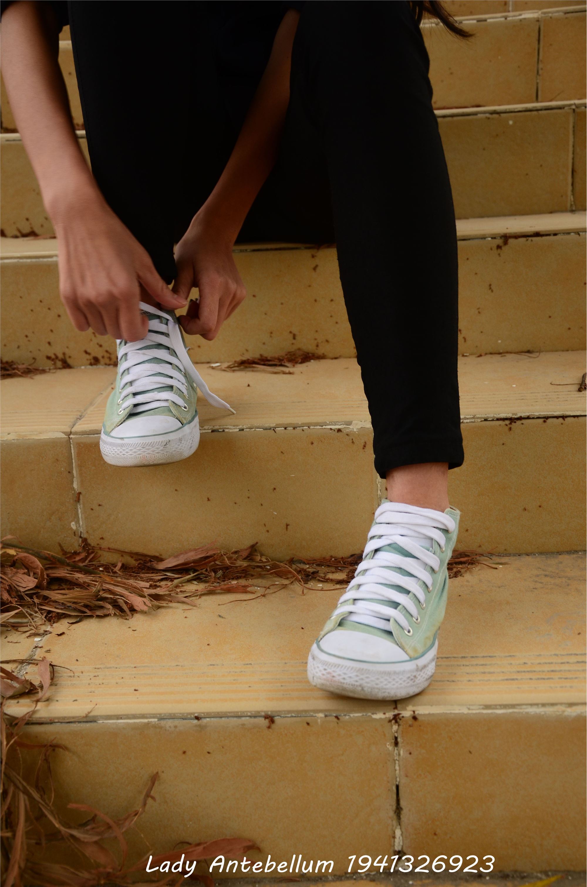 [战前女神] 恋足美腿棉袜女神级摄影套图 022