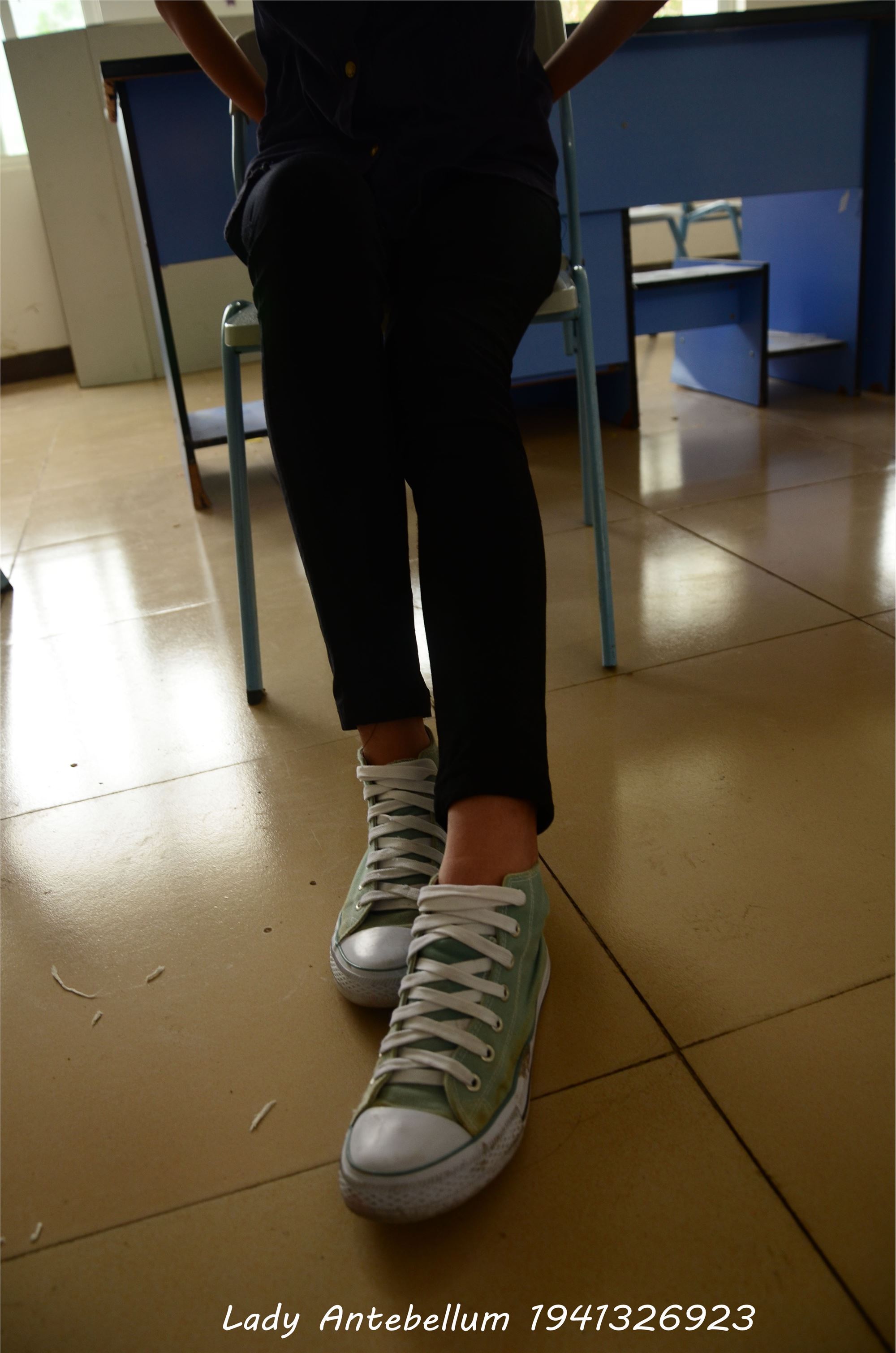 [战前女神] 恋足美腿棉袜女神级摄影套图 022