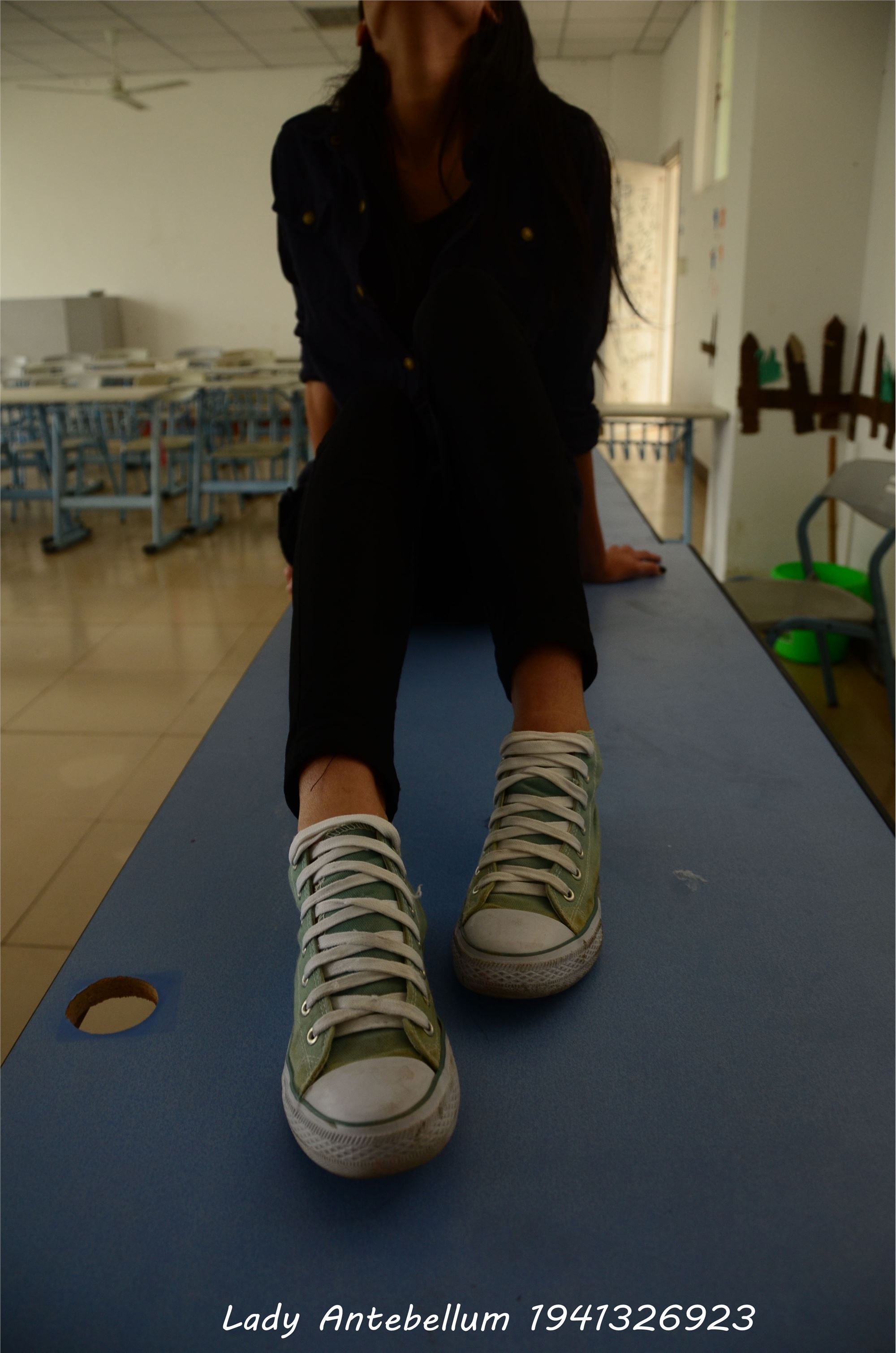 [战前女神] 恋足美腿棉袜女神级摄影套图 022