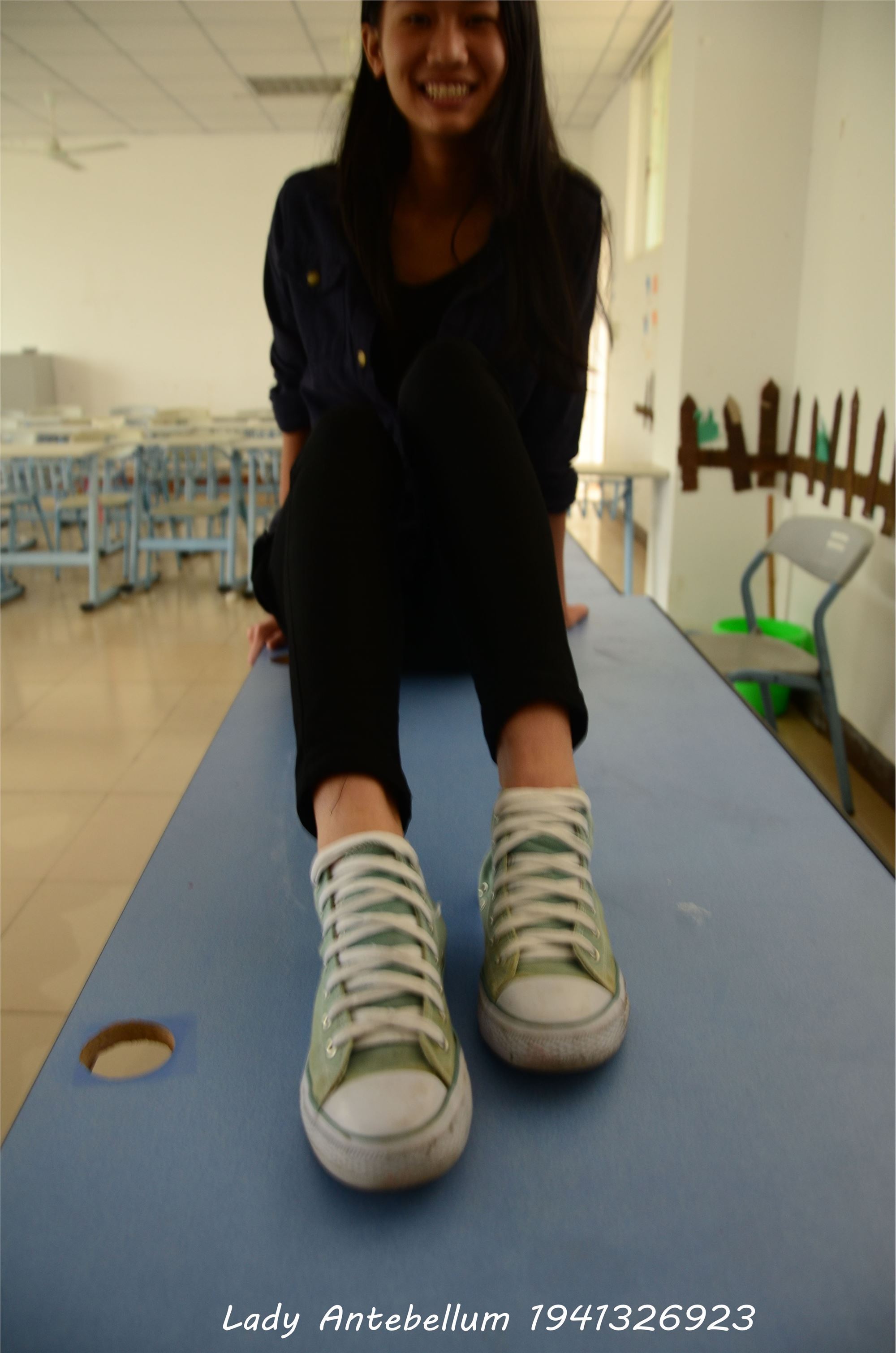 [战前女神] 恋足美腿棉袜女神级摄影套图 022