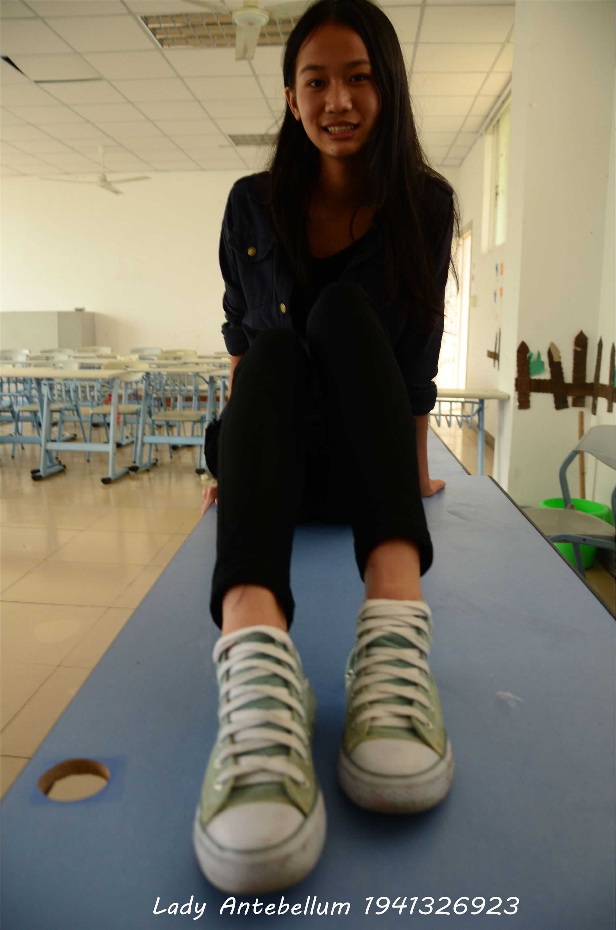 [战前女神] 恋足美腿棉袜女神级摄影套图 022