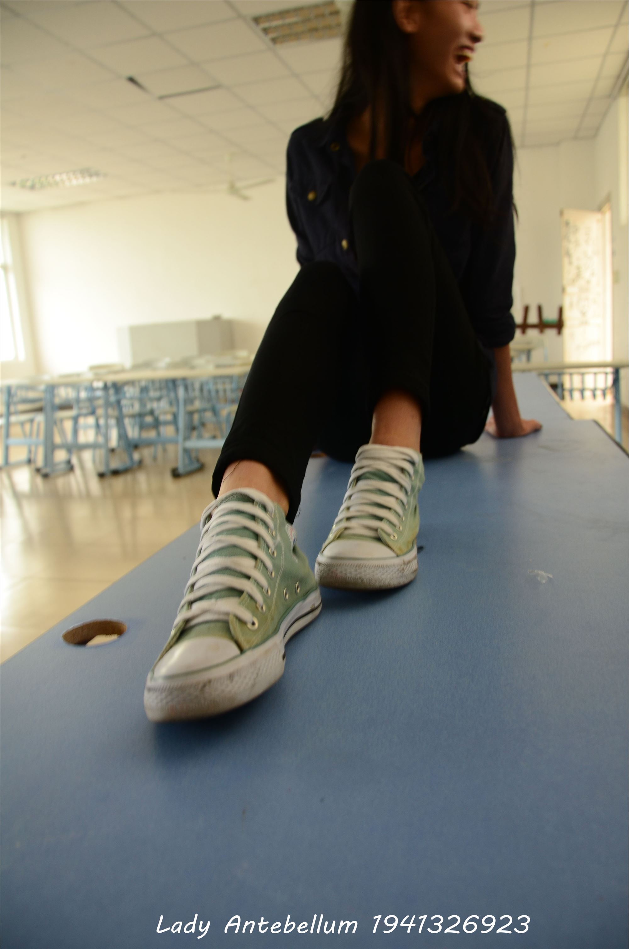 [战前女神] 恋足美腿棉袜女神级摄影套图 022