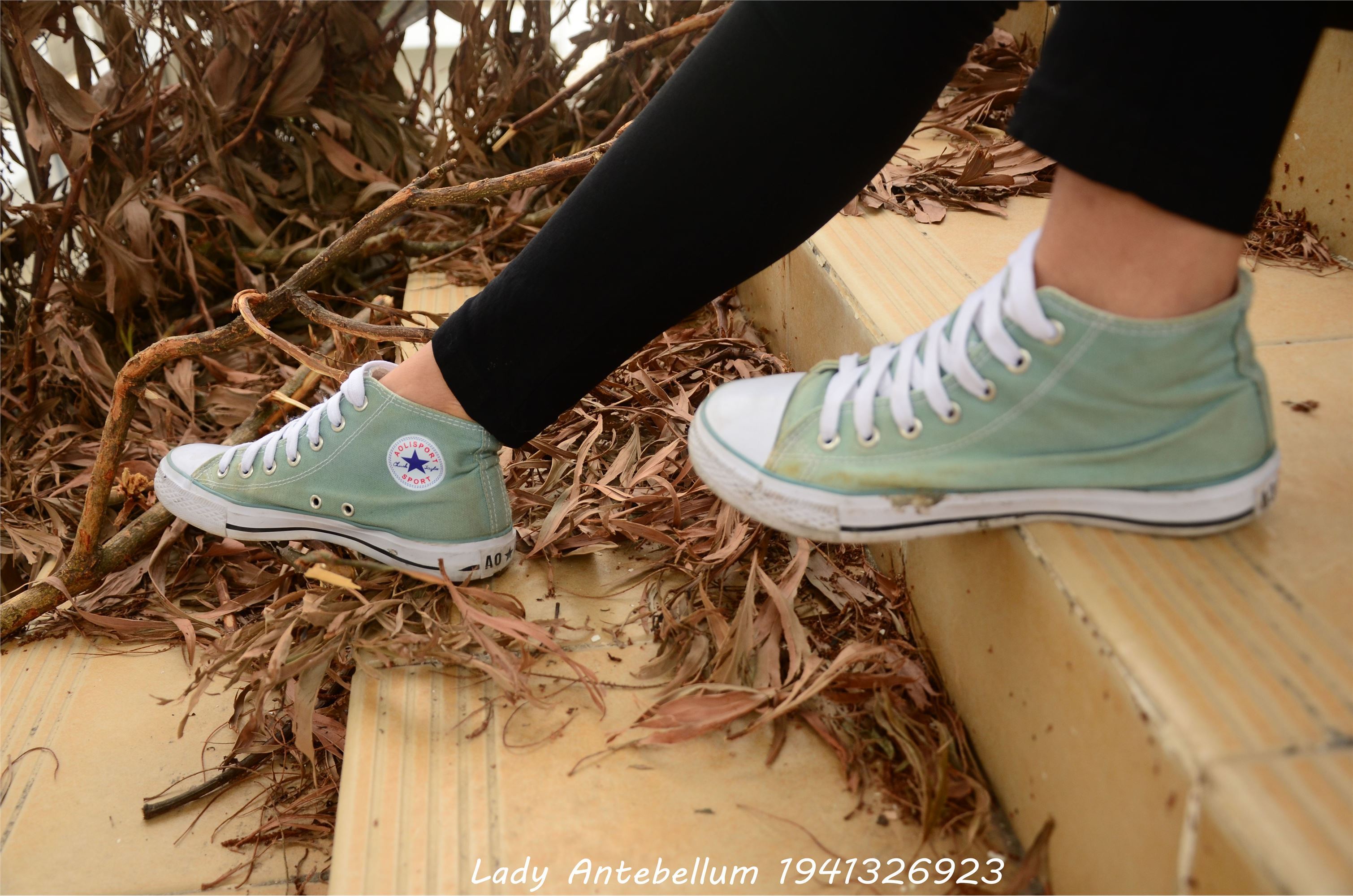 [战前女神] 恋足美腿棉袜女神级摄影套图 022