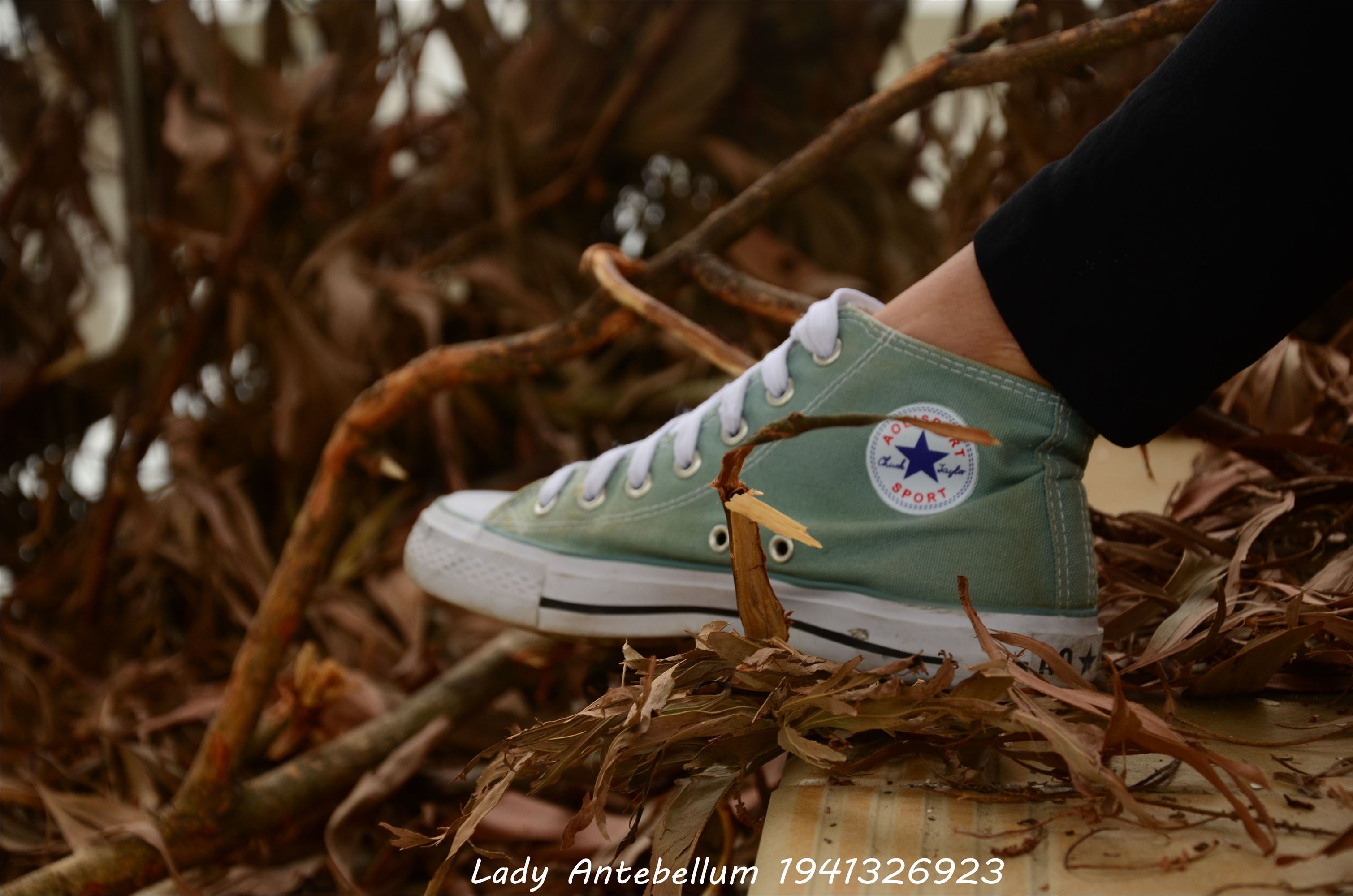 [战前女神] 恋足美腿棉袜女神级摄影套图 022