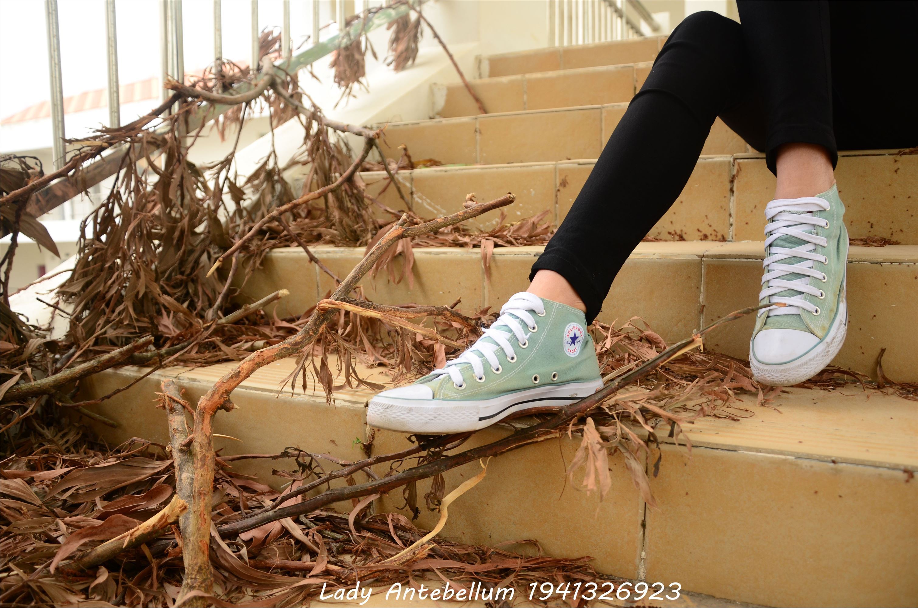 [战前女神] 恋足美腿棉袜女神级摄影套图 022