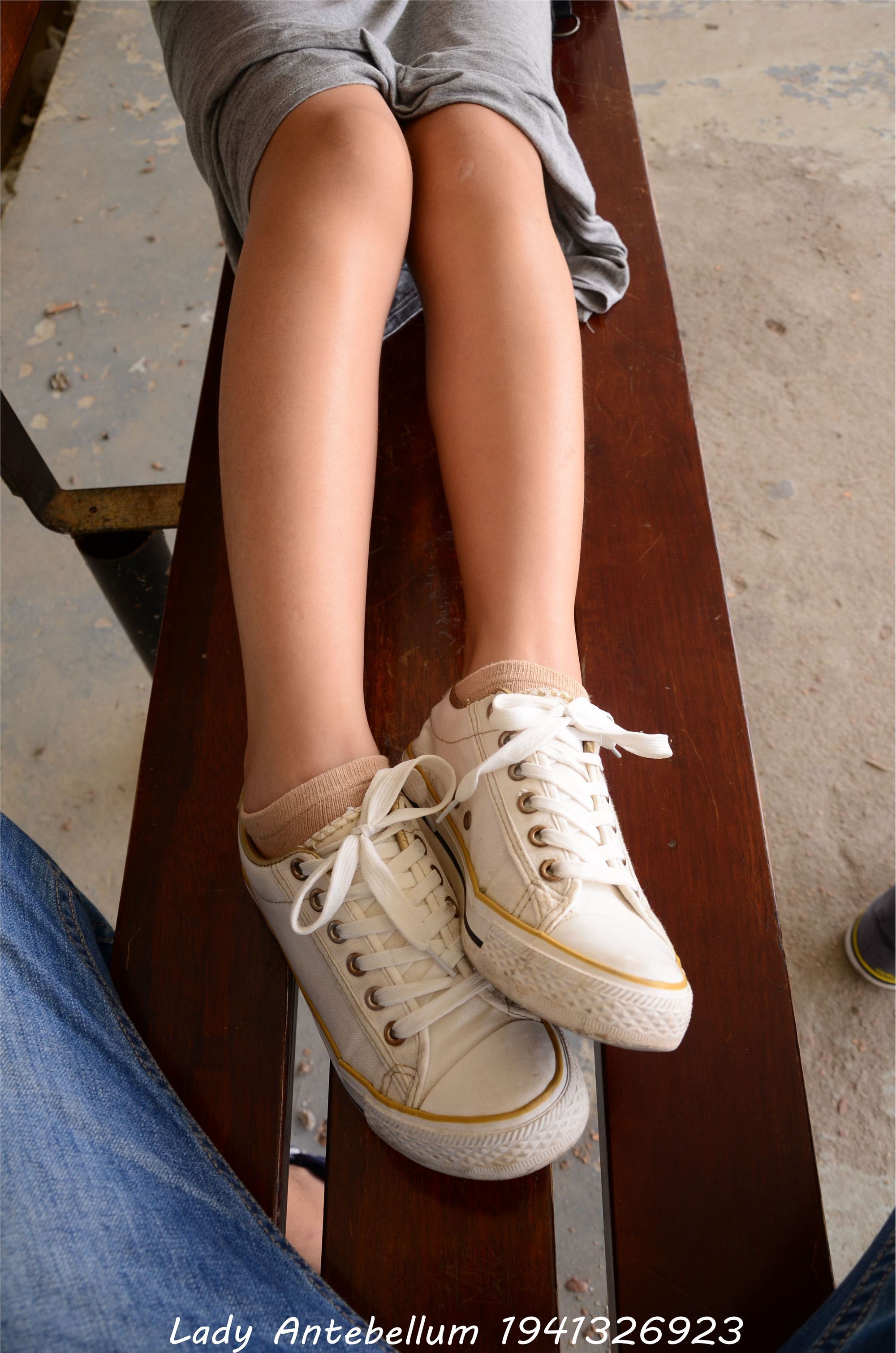 [战前女神] 恋足美腿棉袜女神级摄影套图 023