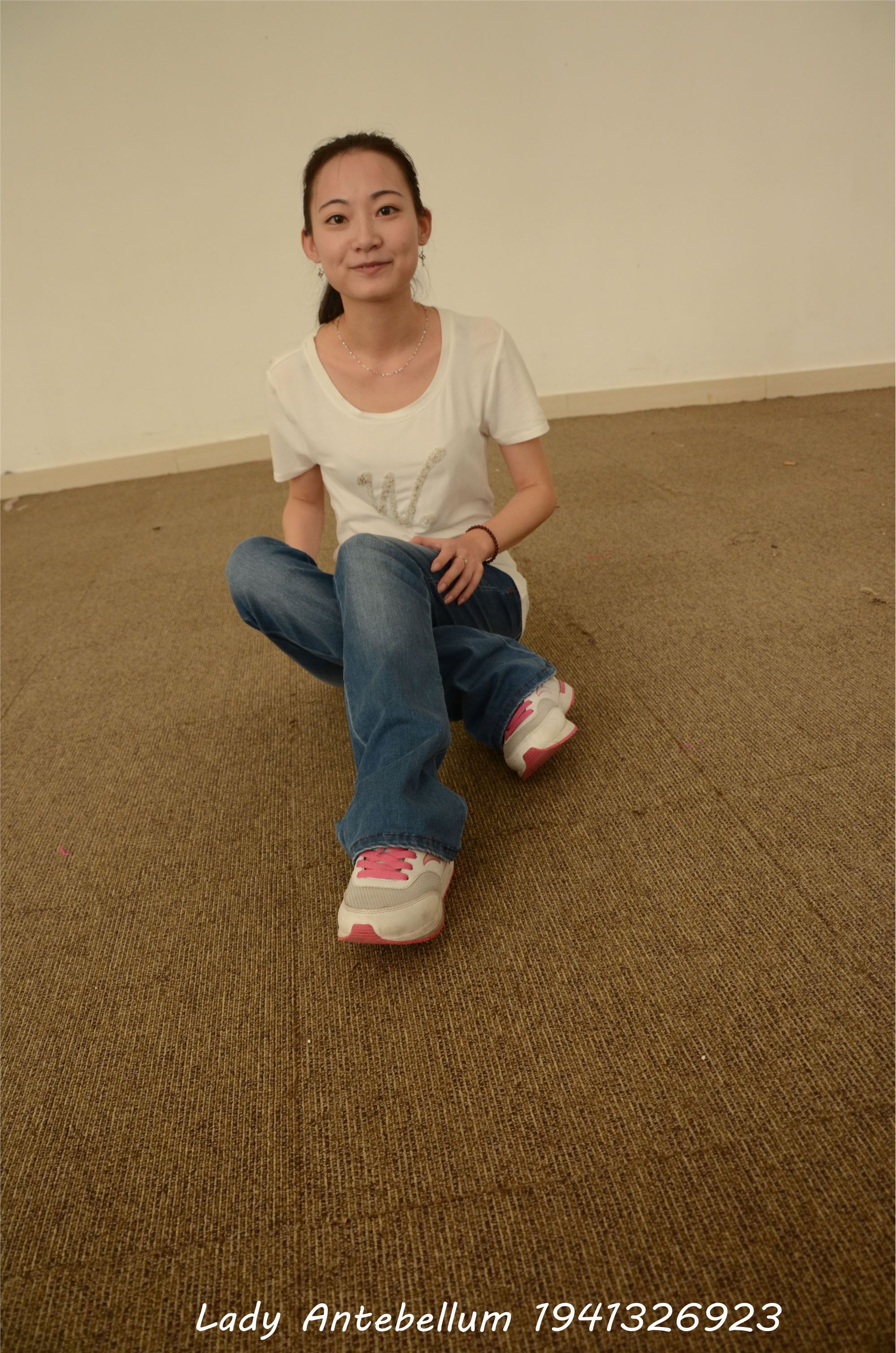 [战前女神] 恋足美腿棉袜女神级摄影套图 024