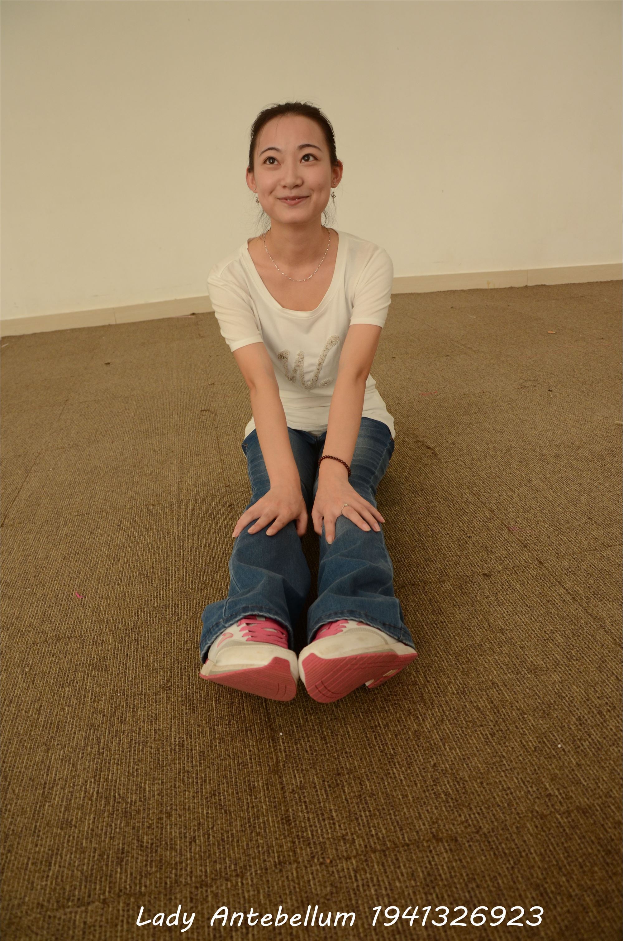 [战前女神] 恋足美腿棉袜女神级摄影套图 024