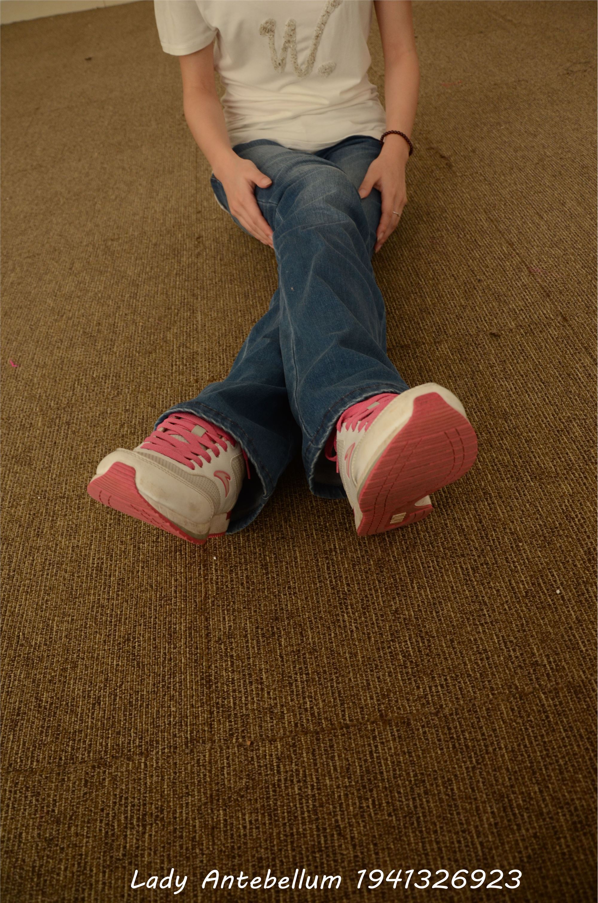 [战前女神] 恋足美腿棉袜女神级摄影套图 024