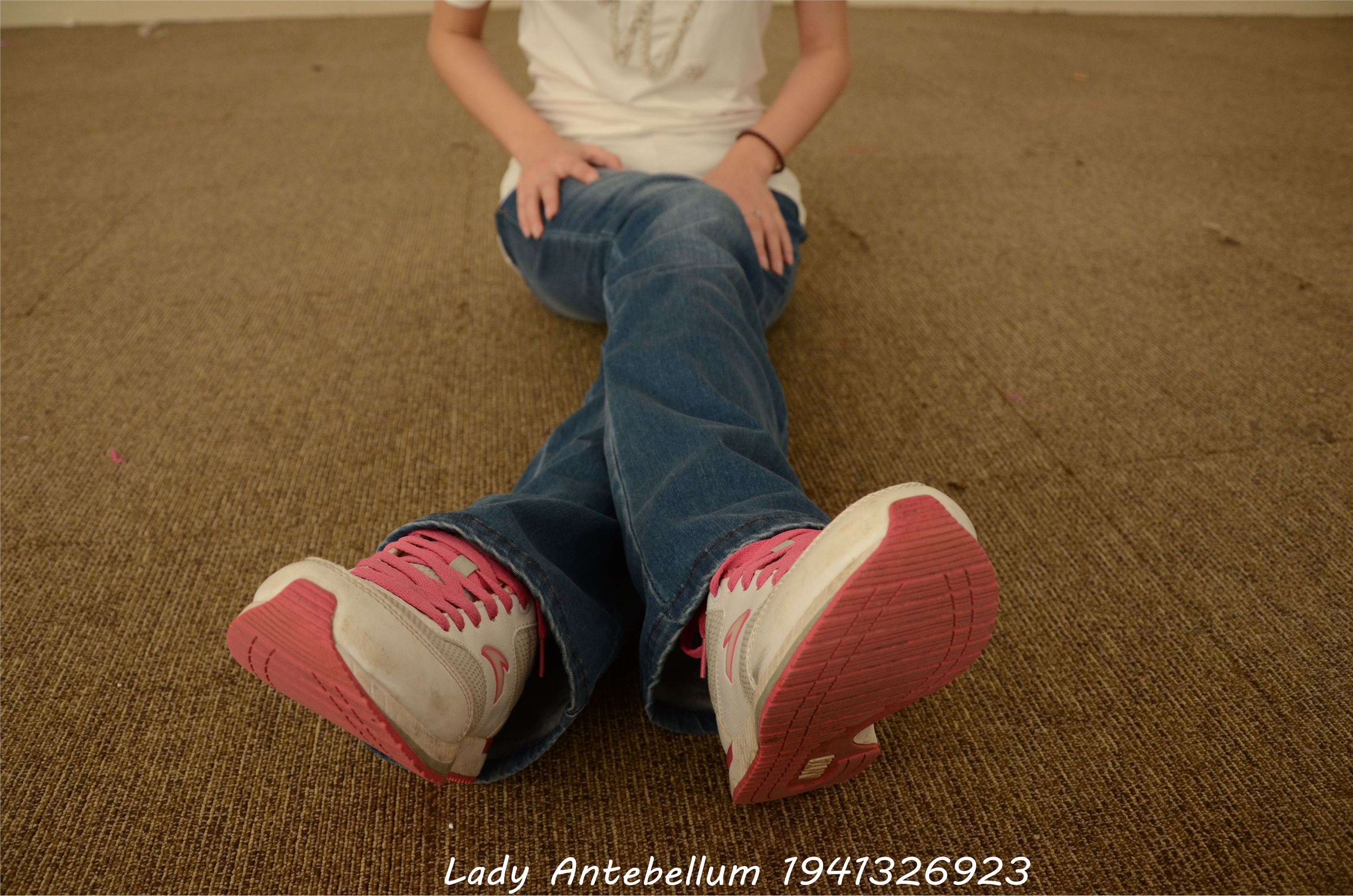 [战前女神] 恋足美腿棉袜女神级摄影套图 024