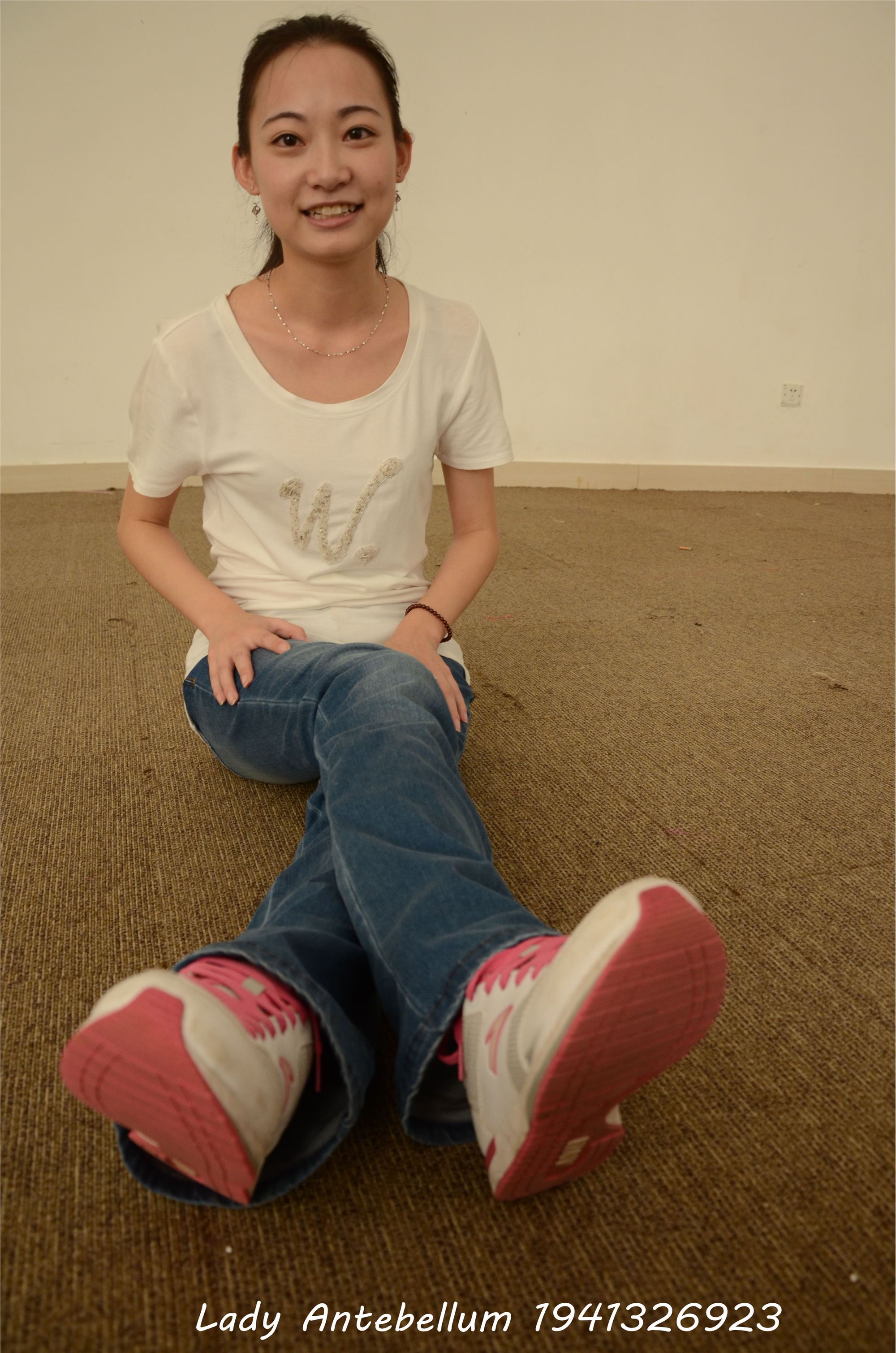 [战前女神] 恋足美腿棉袜女神级摄影套图 024