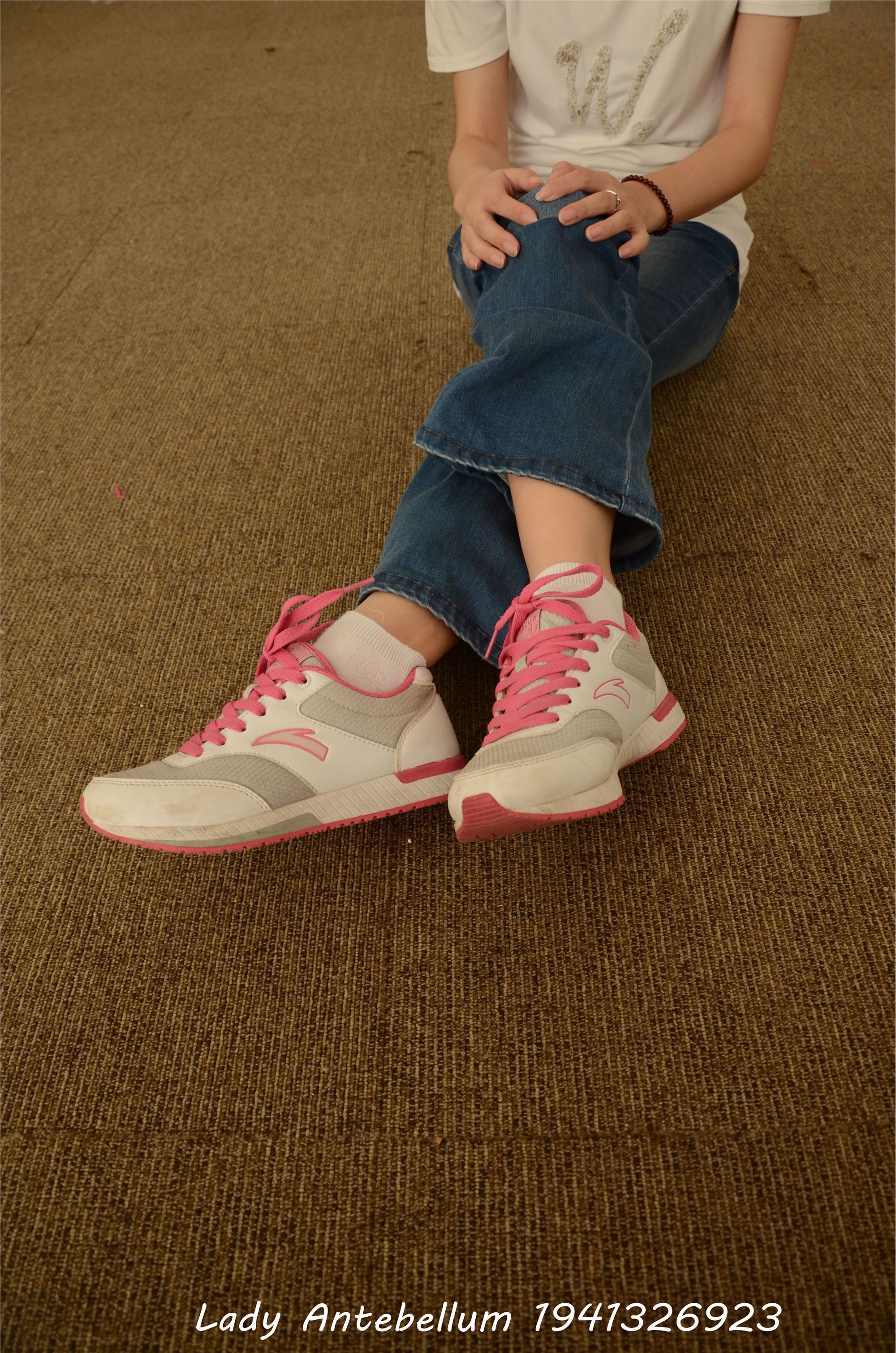 [战前女神] 恋足美腿棉袜女神级摄影套图 024