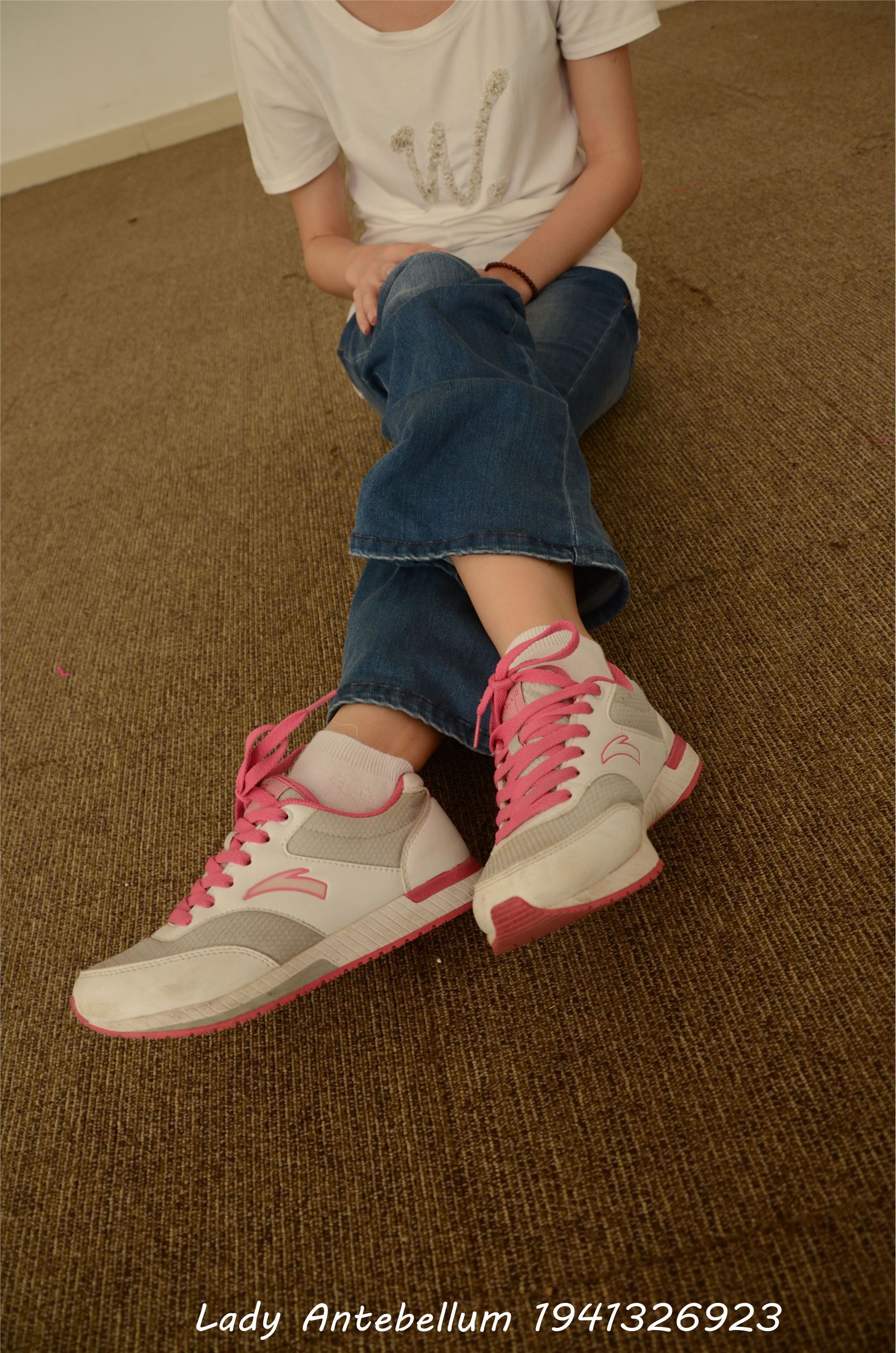 [战前女神] 恋足美腿棉袜女神级摄影套图 024