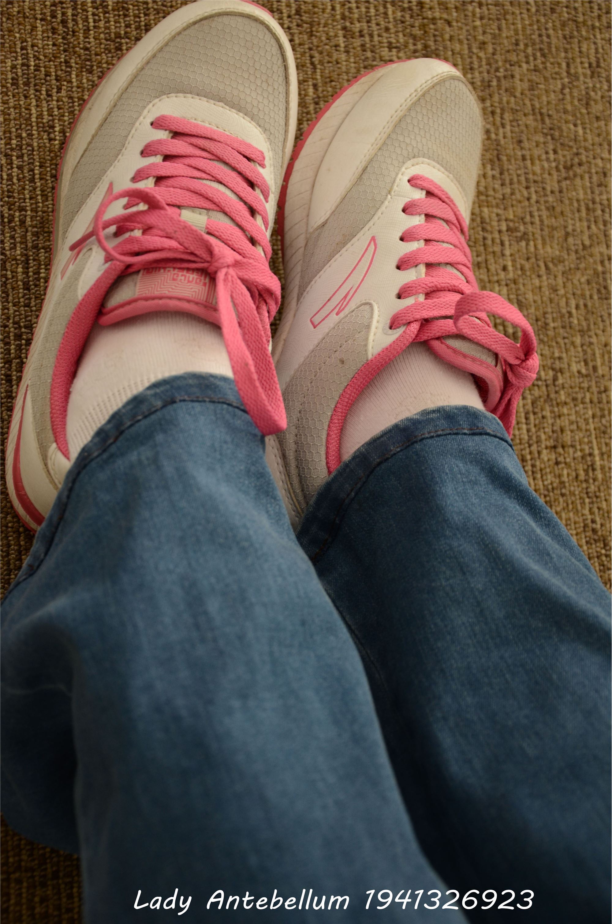 [战前女神] 恋足美腿棉袜女神级摄影套图 024