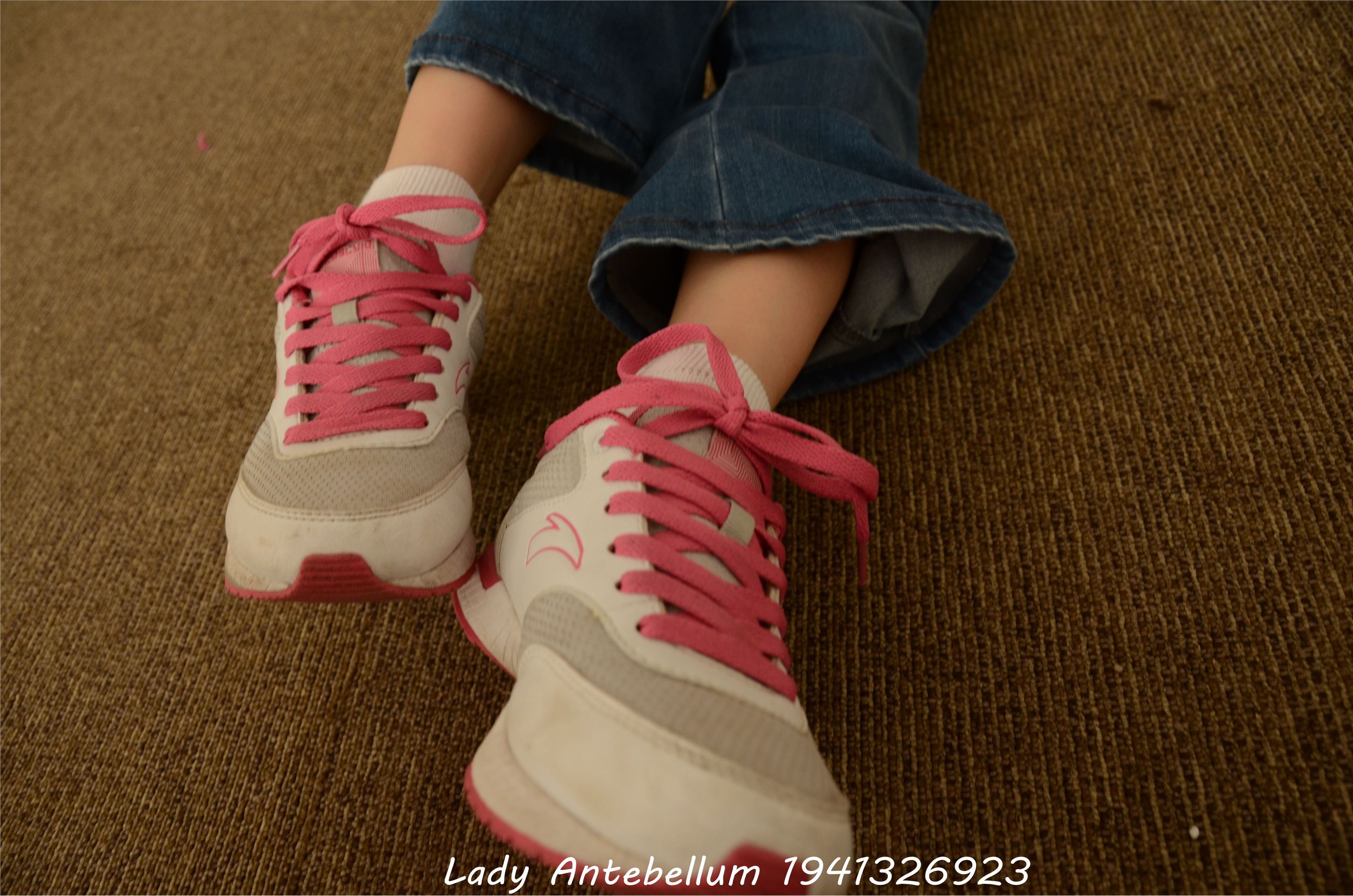 [战前女神] 恋足美腿棉袜女神级摄影套图 024