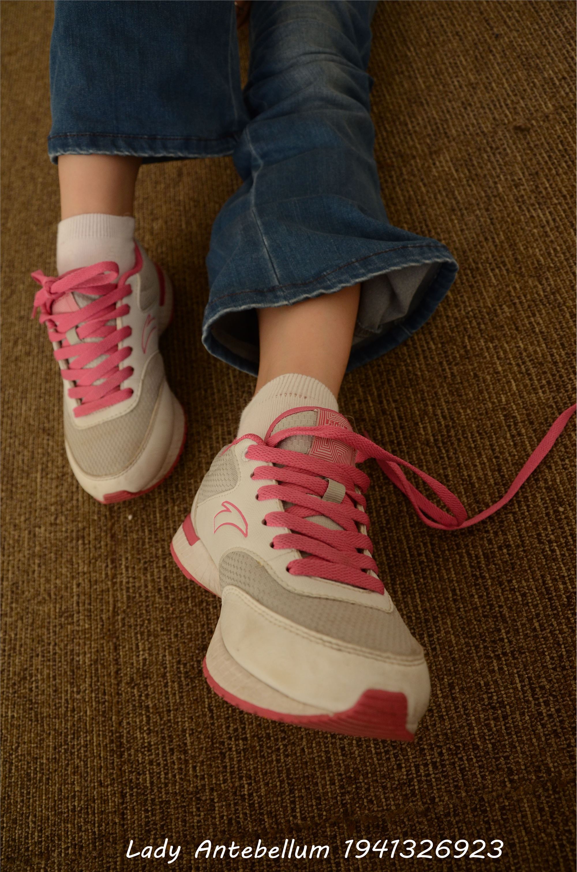 [战前女神] 恋足美腿棉袜女神级摄影套图 024