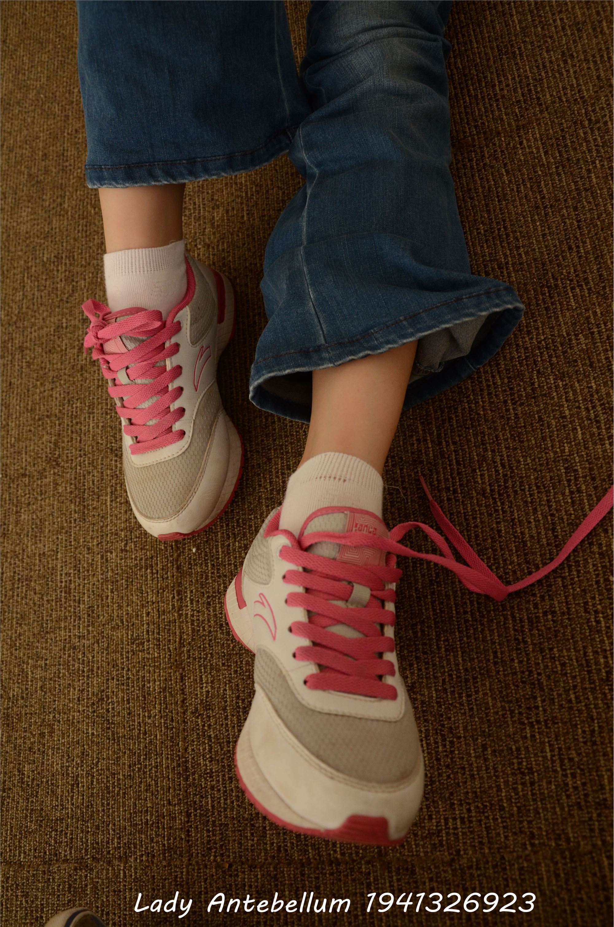 [战前女神] 恋足美腿棉袜女神级摄影套图 024