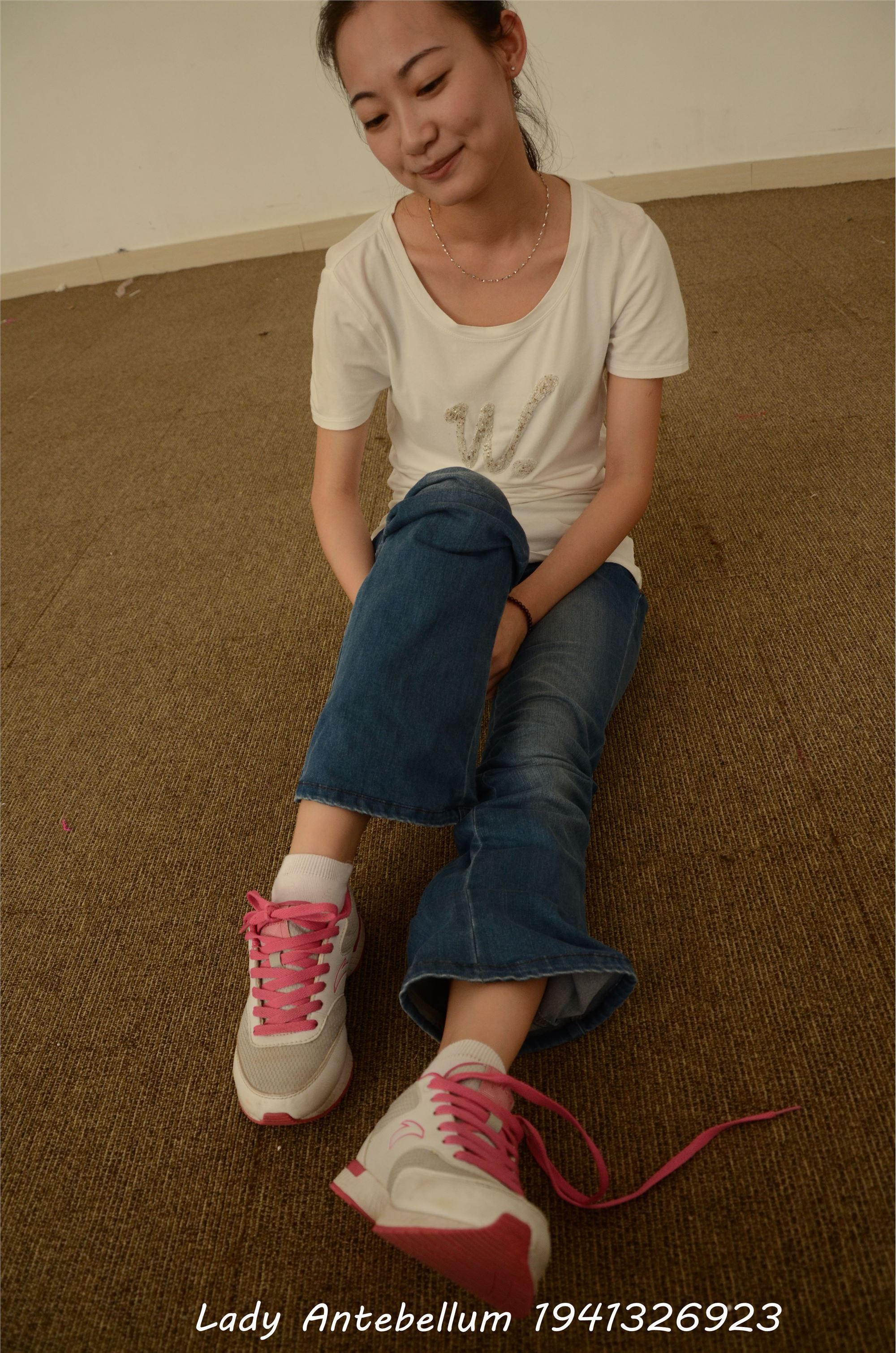 [战前女神] 恋足美腿棉袜女神级摄影套图 024