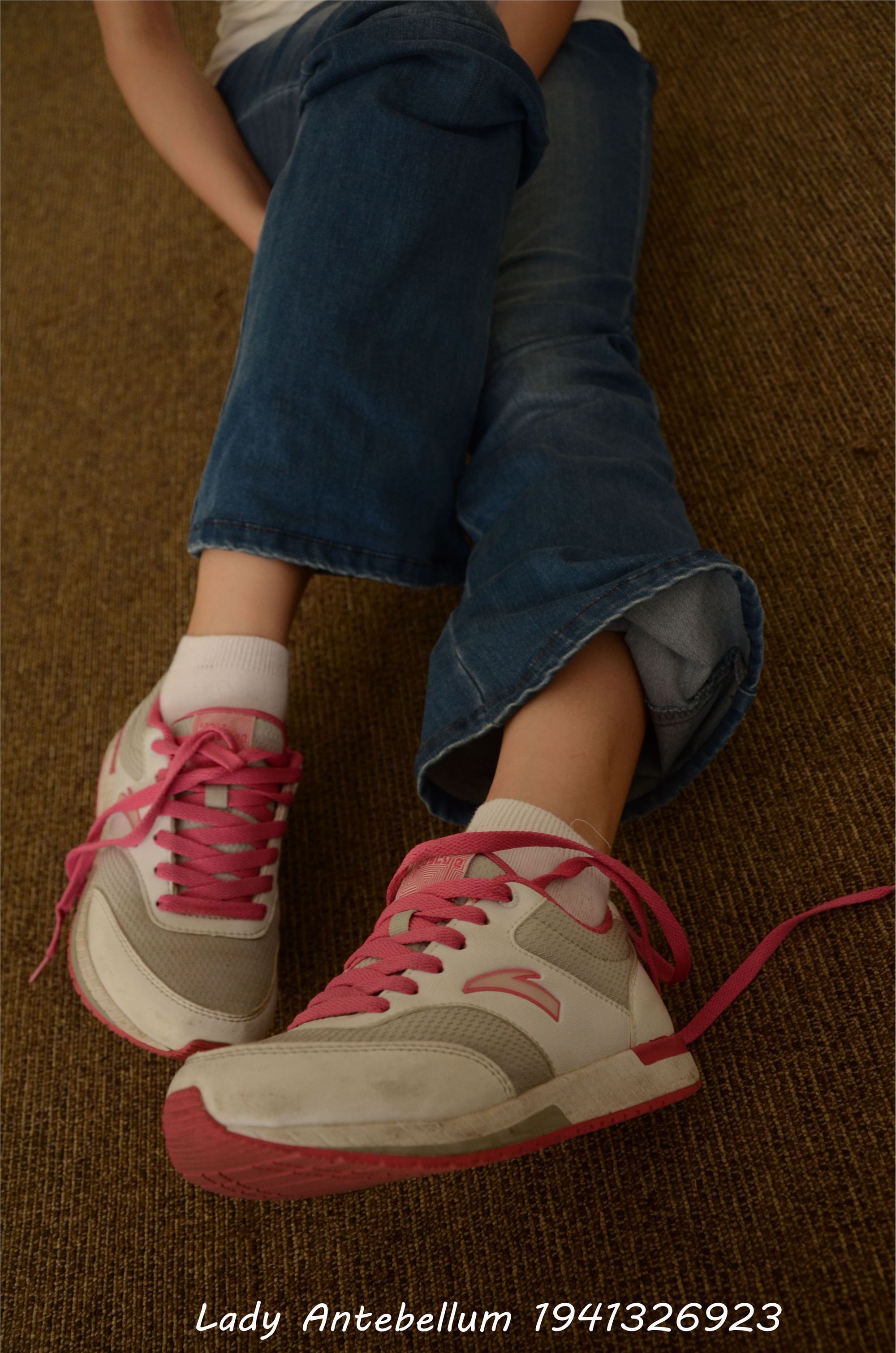 [战前女神] 恋足美腿棉袜女神级摄影套图 024