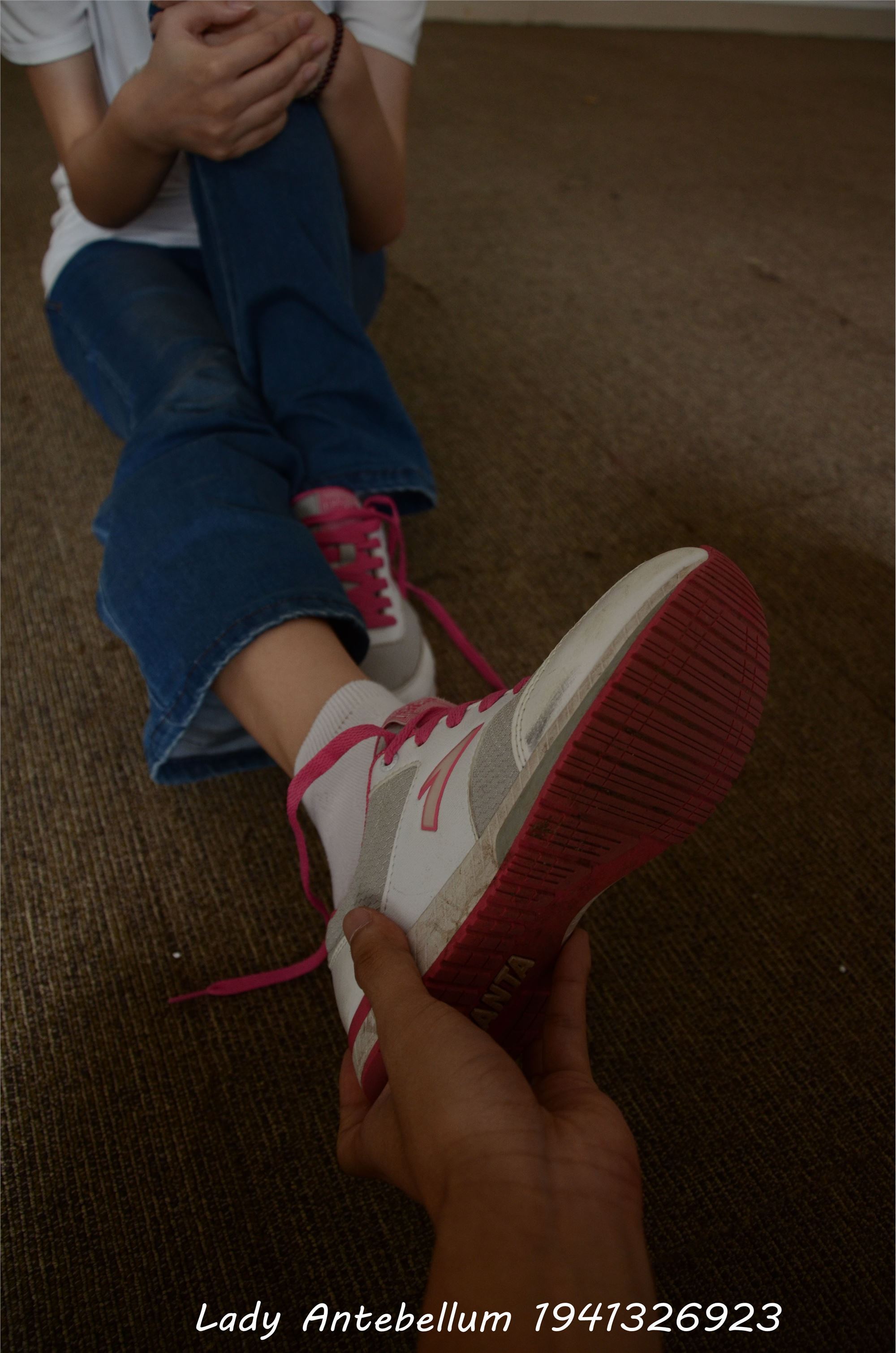 [战前女神] 恋足美腿棉袜女神级摄影套图 024